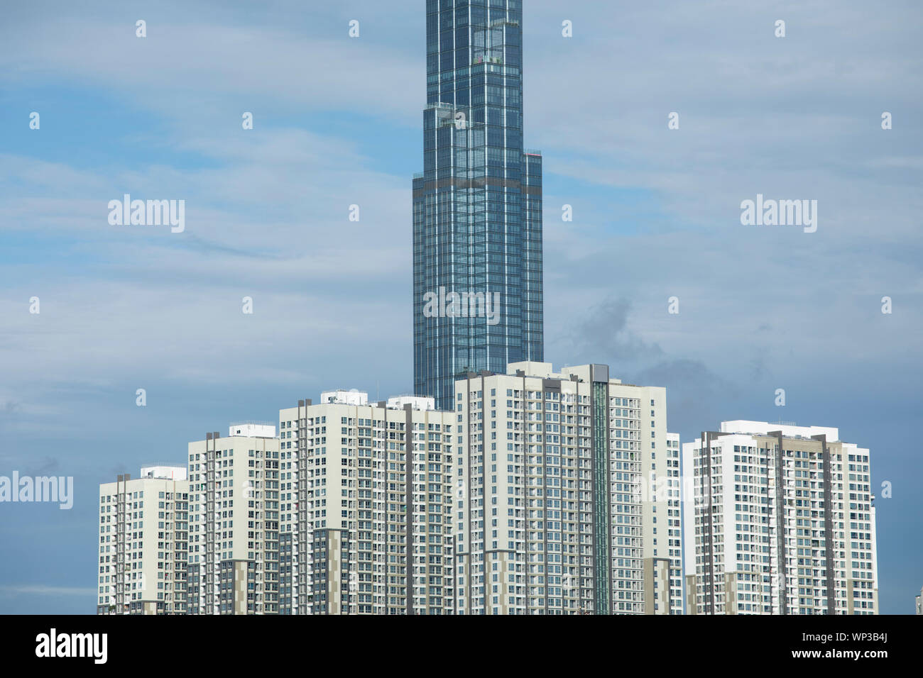 Studio architettonico in perfetta pomeriggio luce dell edificio nella città di Ho Chi Minh (Saigon) Vietnam. Questo è il più alto edificio in S e Asia Foto Stock