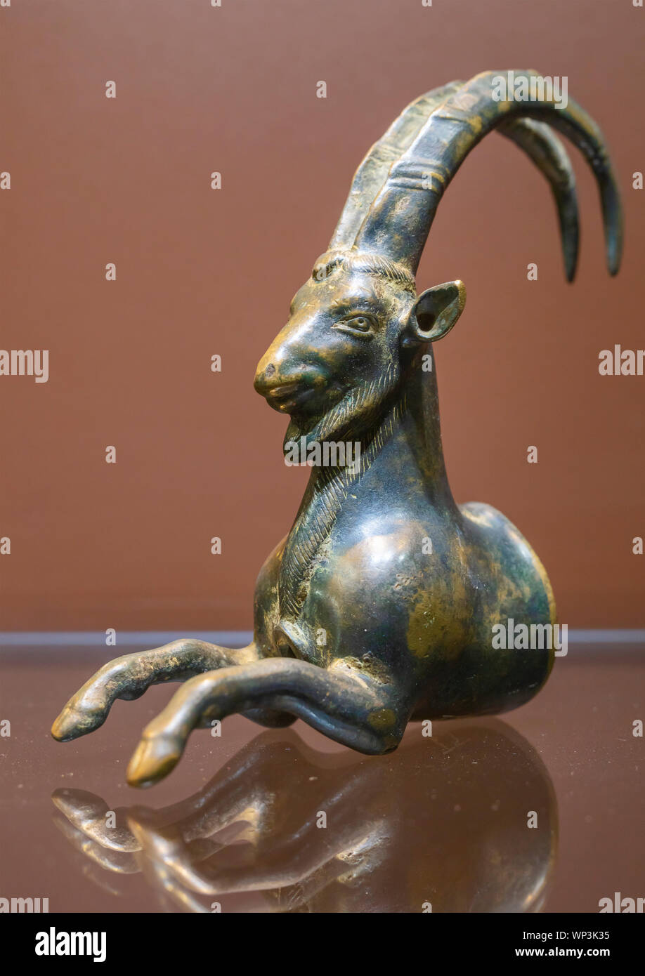 Ibex busto, bronzo del V secolo A.C., Achemenide, Reza Abbasi Museum, Teheran, Iran Foto Stock