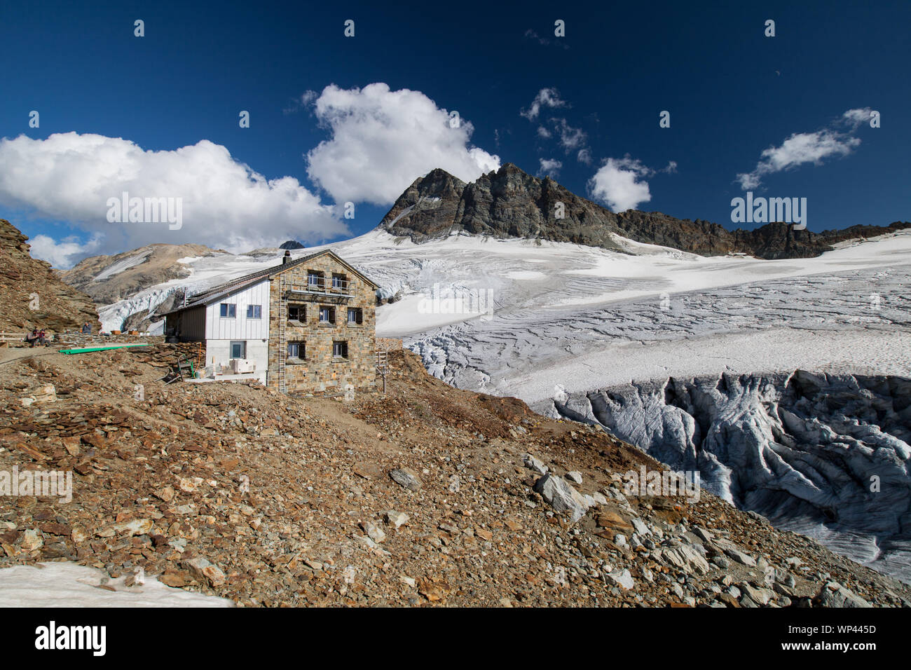 Cabina di montagna nelle Alpi Svizzere. Foto Stock