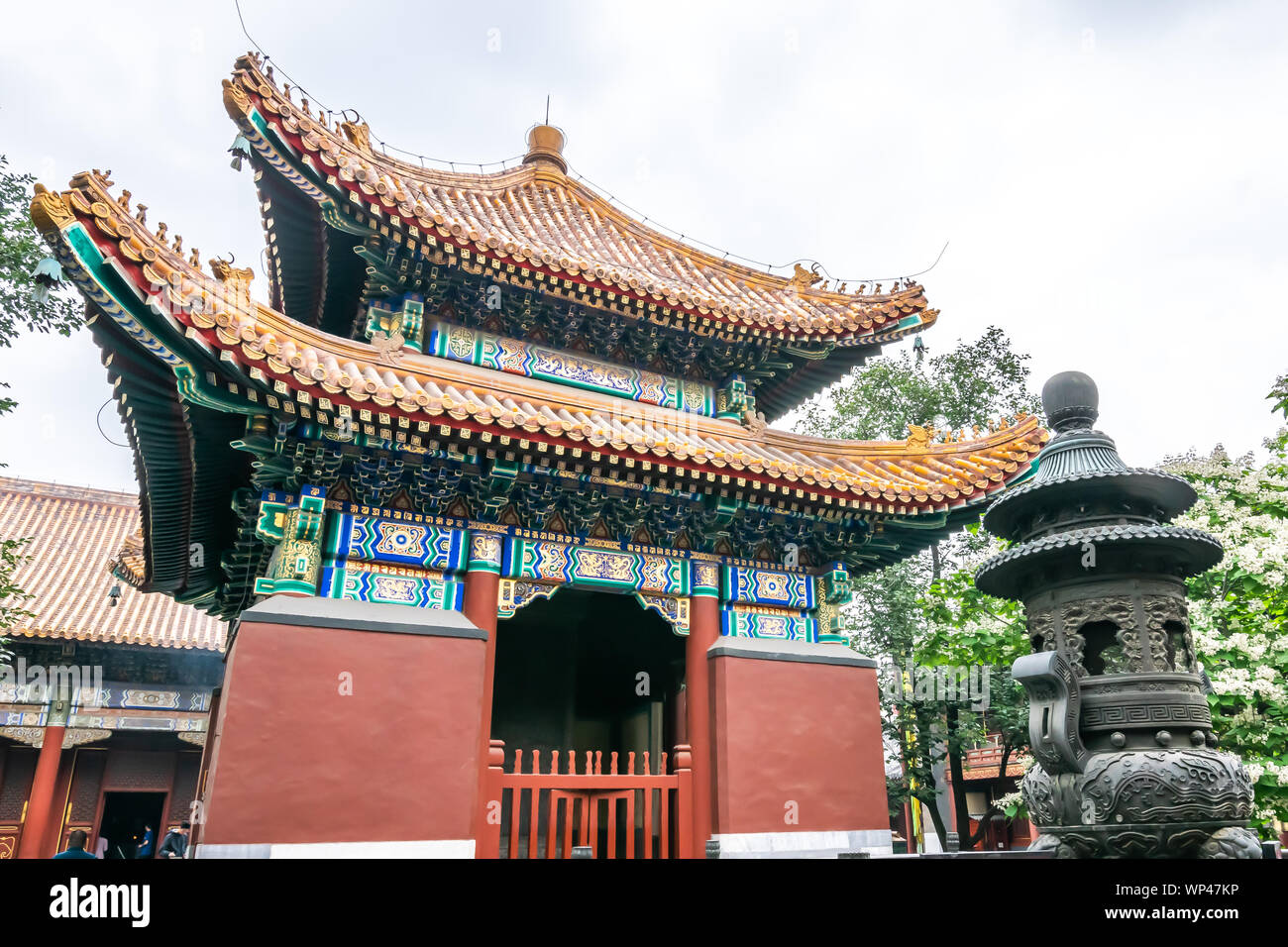 Il Tempio dei Lama (Yonghegong), il tempio e il monastero della scuola Gelug del buddhismo tibetano situato nel distretto di Dongcheng a Pechino, Cina Foto Stock