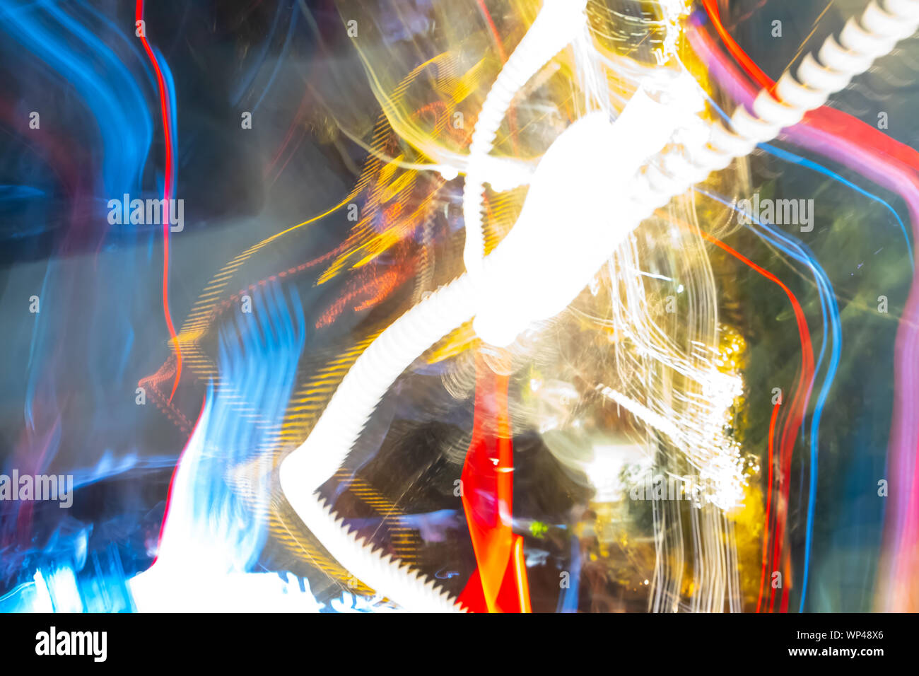 Abstract avveniristico luminoso colorato sfondo dinamico con effetto di illuminazione creativi per il lavoro di progettazione. Foto Stock