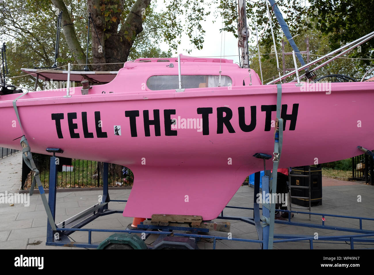 Turnpike Lane, Londra, Regno Unito. Il 7 settembre 2019. La Ribellione di estinzione il cambiamento climatico manifestanti che iniziano la loro North London insurrezione. Credito: Matteo Chattle/Alamy Live News Foto Stock
