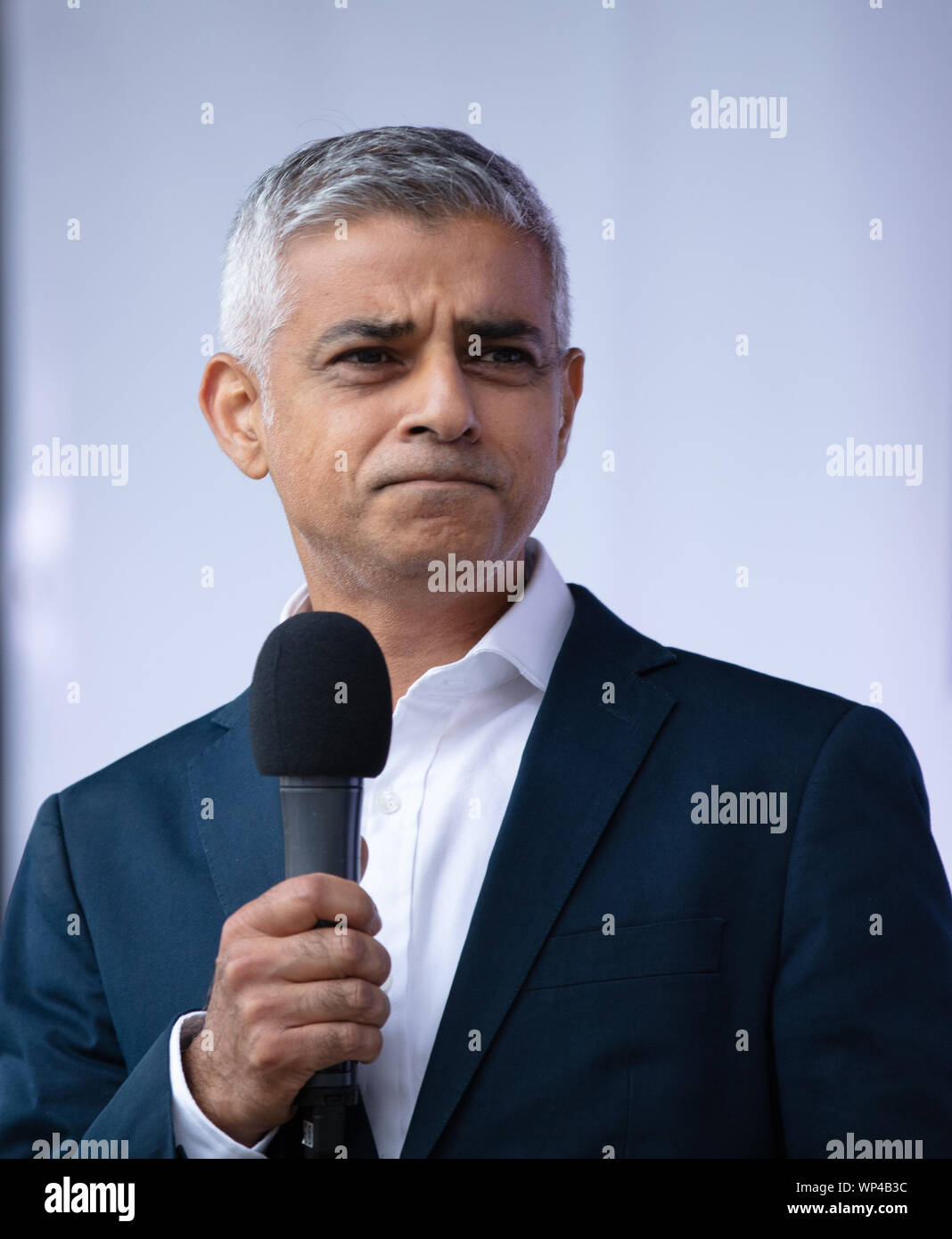 Londra, Regno Unito. 4th settembre 2019. Sadiq Khan, politico britannico, membro del partito del lavoro e sindaco di con microfono. Credit: Joe Kuis / Alamy News Foto Stock