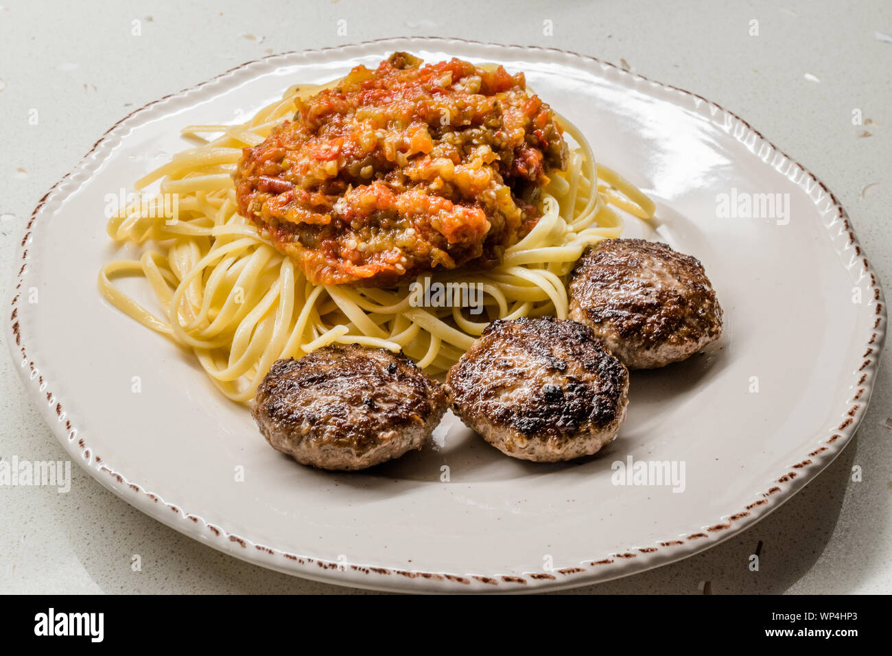Bolognese Spaghetti con le polpette di carne / bolognese salsa di pomodoro. Alimenti biologici. Foto Stock