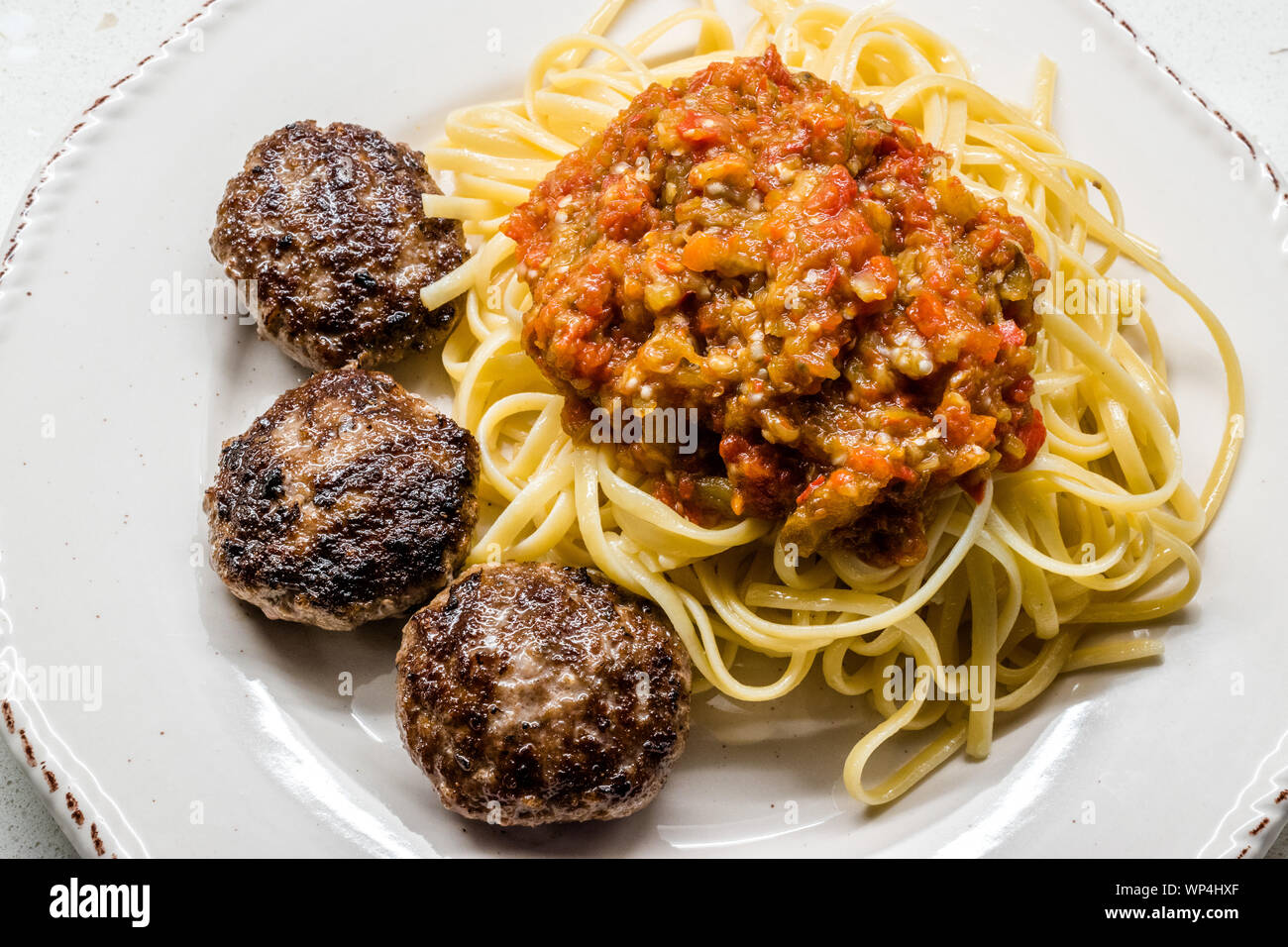 Bolognese Spaghetti con le polpette di carne / bolognese salsa di pomodoro. Alimenti biologici. Foto Stock