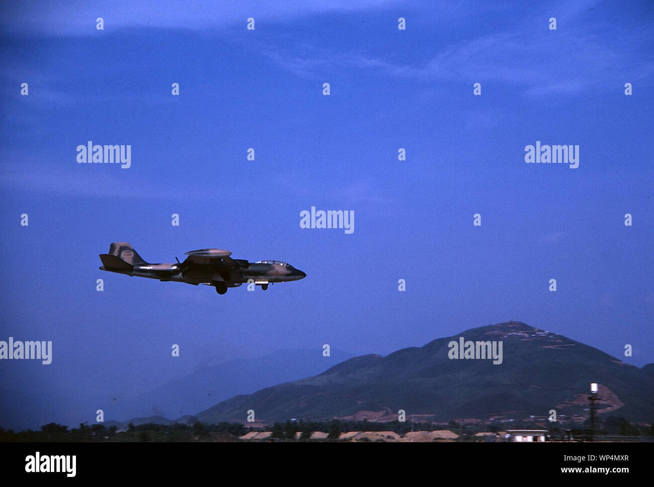 Vietnam-Krieg / Guerra del Vietnam - USAF United States Air Force Martin B-57B Canberra Foto Stock