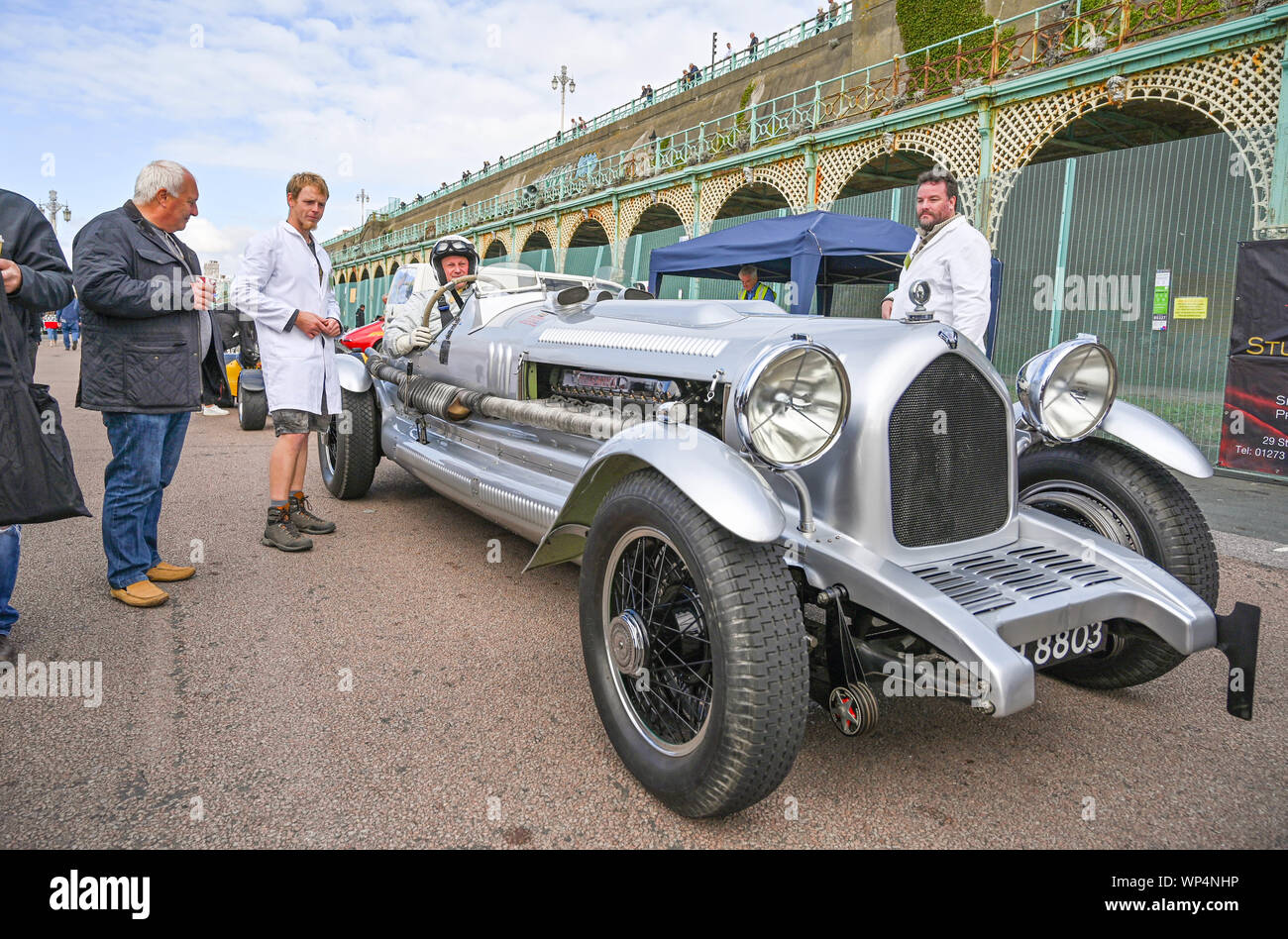 Brighton Regno Unito 7 Settembre 2019 - Robin dal faggio vicino a Lewes nel Sussex con la sua Rolls Royce speciale Handlye prende parte all'annuale nazionale di Brighton Speed Trials lungo Madeira Drive sul lungomare . L'evento è gestito da Brighton e Hove Motor Club ed è aperto alle automobili e motocicli vecchi e nuovi con alcuni dei driver nei loro anni ottanta come pure . Credito : Simon Dack / Alamy Live News Foto Stock