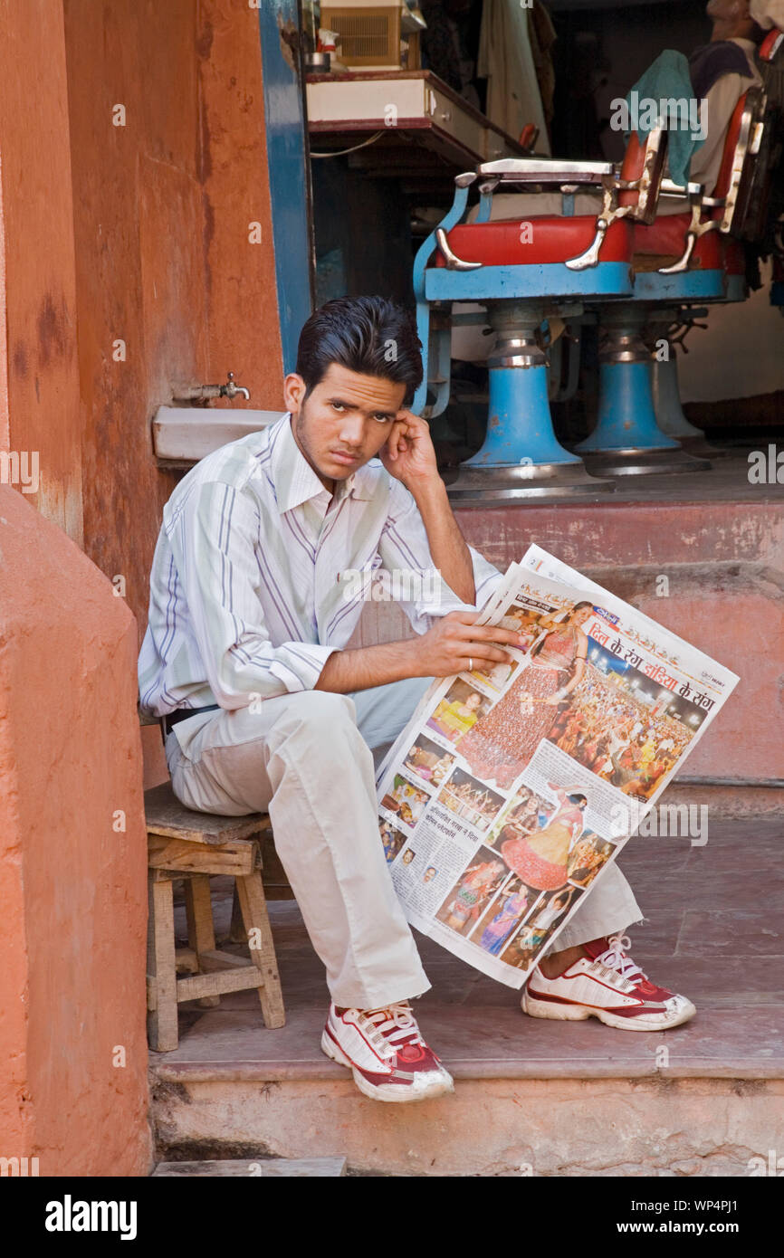 Jodhpur, India, 2 settembre 2019 a vender locale in un mercato all'aperto in Jodhpur Rajasthan in India uno dei molti venditori ambulanti in città rosa di Jai Foto Stock
