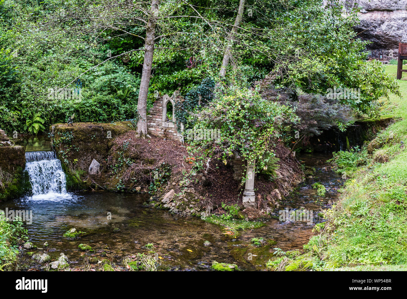 Mistico giardino fiabesco a Wookey Hole Caves nel Somerset, Regno Unito Foto Stock