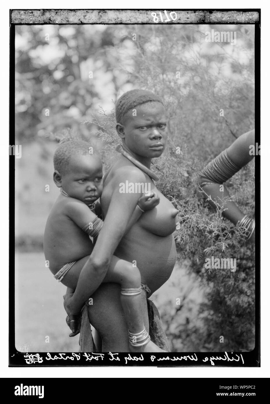 Kiknya[?] donna e bambino a Fort Portal Foto Stock