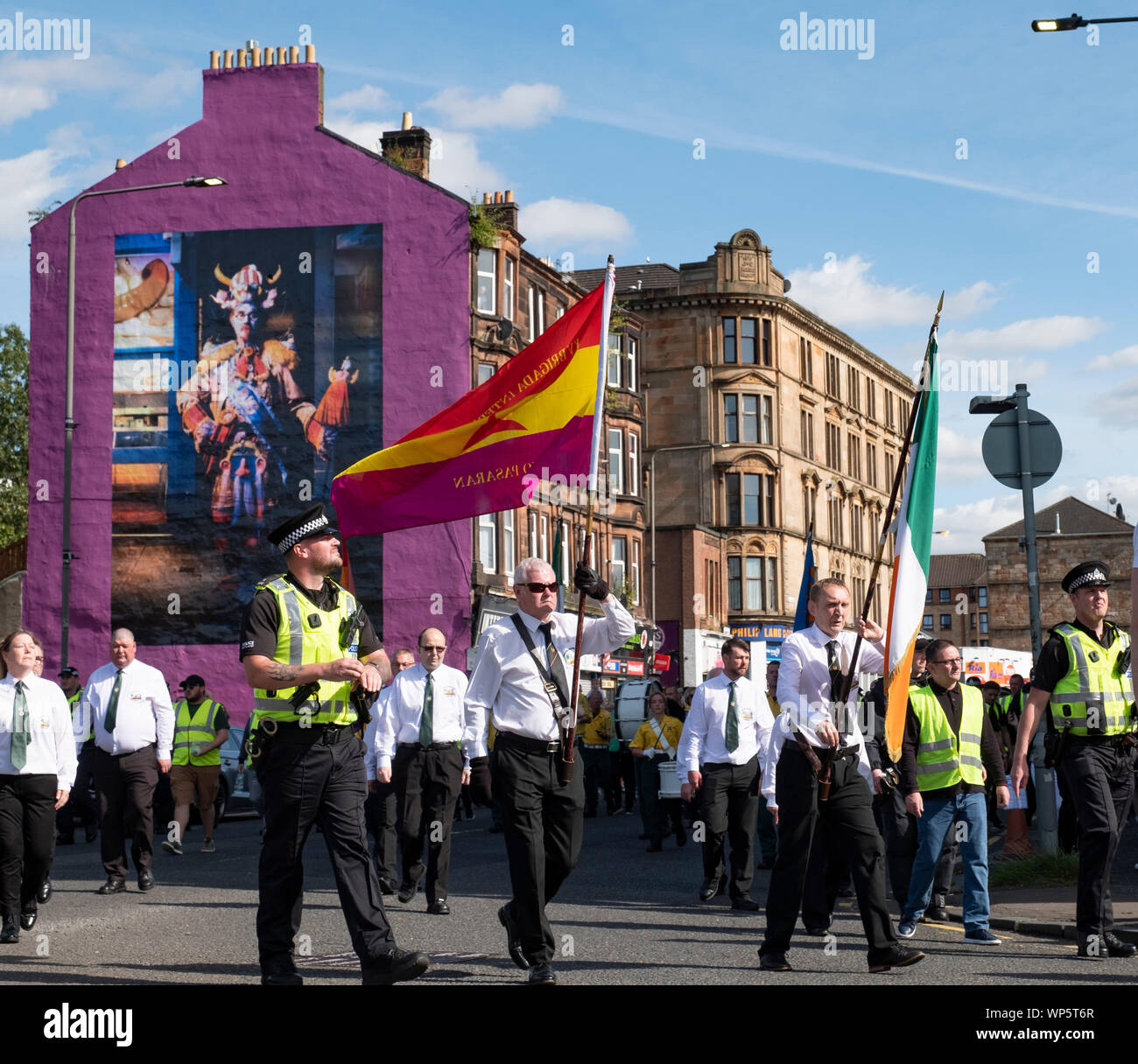 Glasgow, Scotland, Regno Unito. 7 Sep, 2019. Controverso marzo dal repubblicano irlandese Cairde gruppo na hEireann di Glasgow . Il marzo sotto una forte presenza della polizia si è conclusa nel centro della città e fu conosciuto dai manifestanti lealisti. Il mese di marzo si è conclusa a La Pasionaria monumento sul fiume Clyde. Il marzo segue la violenza fra repubblicani e lealisti in Govan la scorsa settimana con molti esigenti settaria che marche dovrebbe essere vietata in città. Credito: Iain Masterton/Alamy Live News Foto Stock