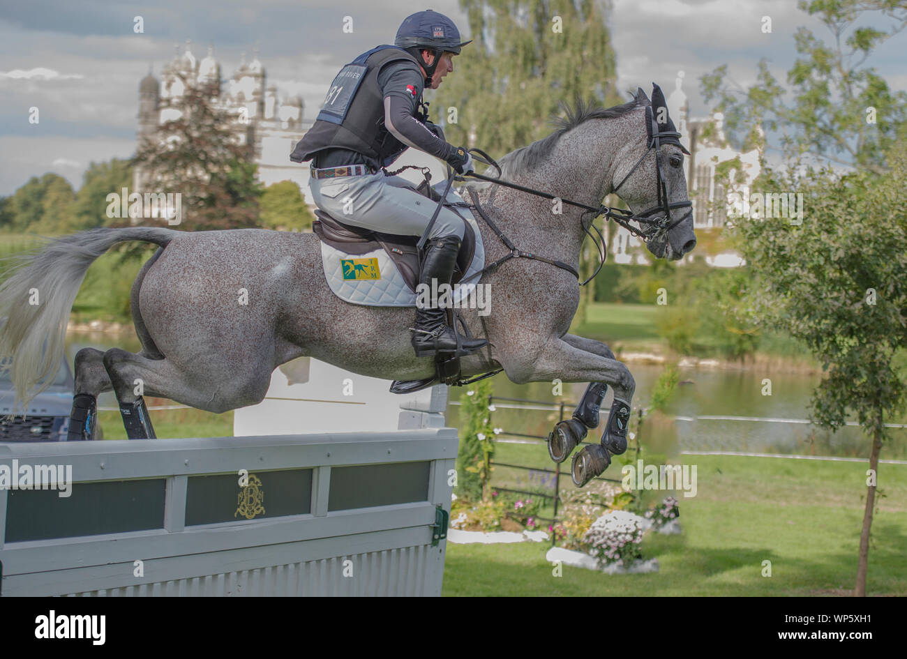 Stamford, Regno Unito, sabato 7 settembre, 2019. Oliver Townend (GBR) riding Ballaghmor classe durante la Land Rover Burghley Horse Trials, Cross Country fase. © Julie Priestley/Alamy Live News Foto Stock