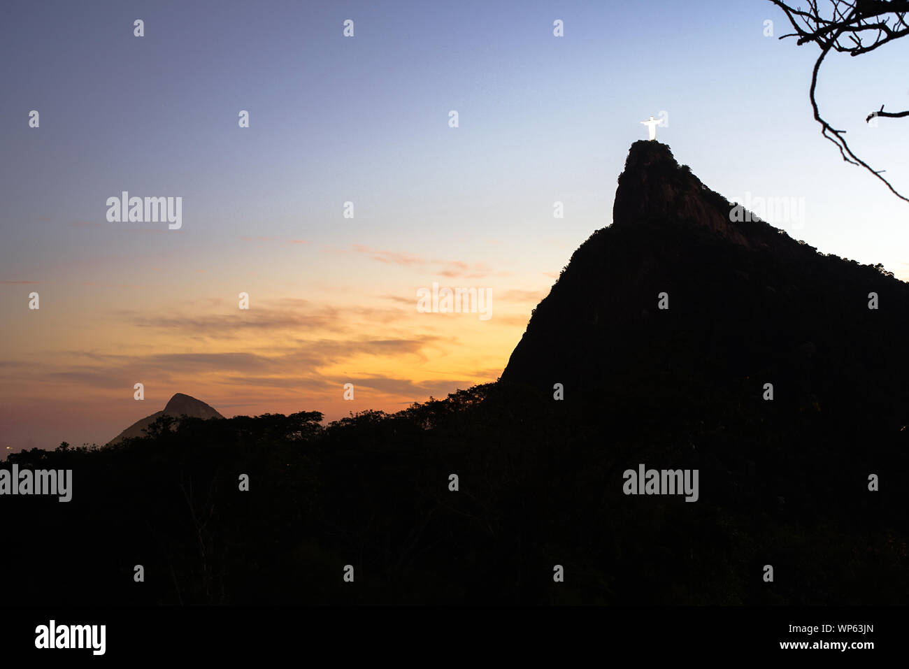 Cristo Redentore e del monte Corcovado a Rio de Janeiro in Brasile Foto Stock