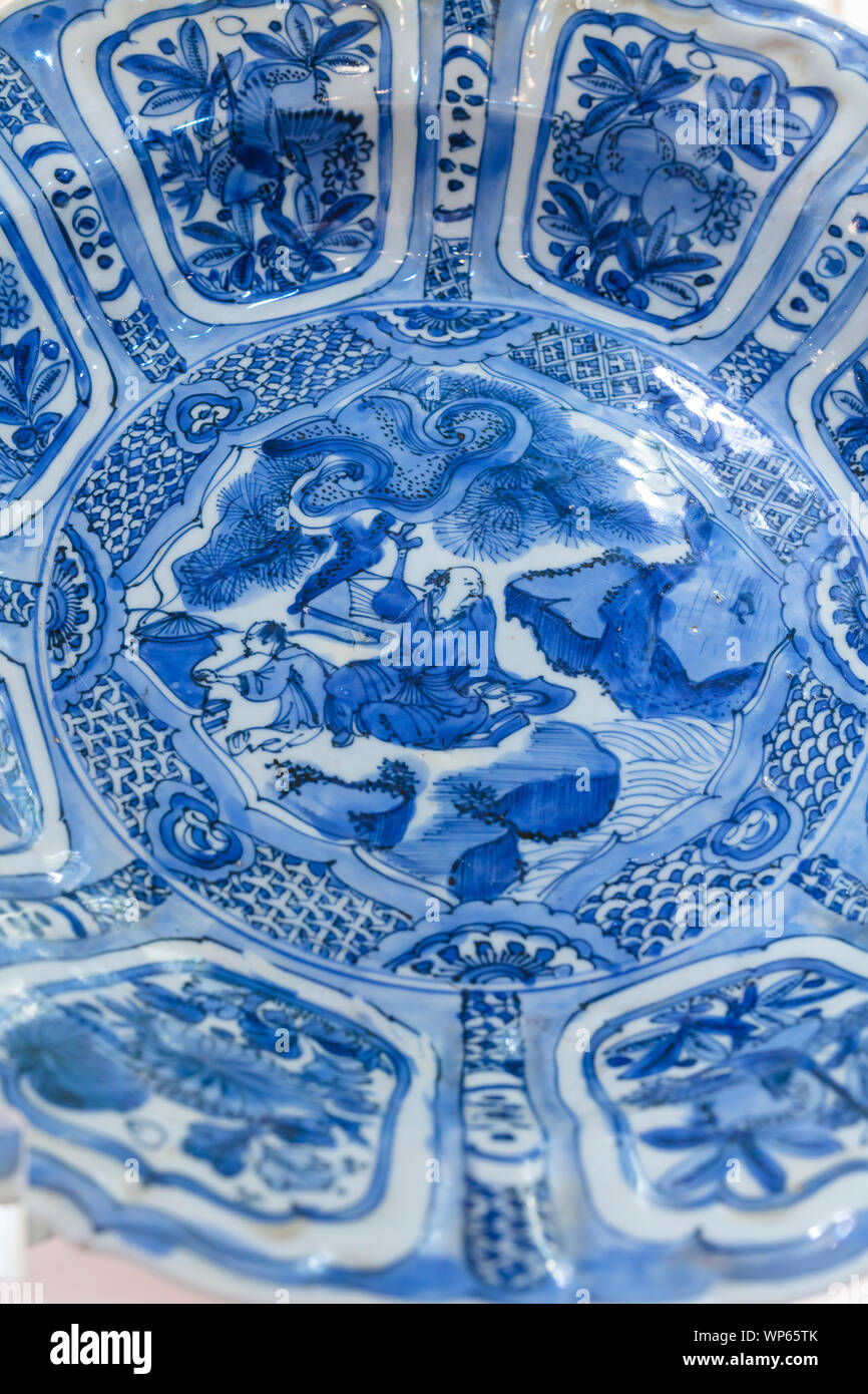 La piastra di porcellana, Ardebil, Safavid, XVI secolo, Azerbaigian Museum, Tabriz, Est Azerbaigian provincia, Iran Foto Stock