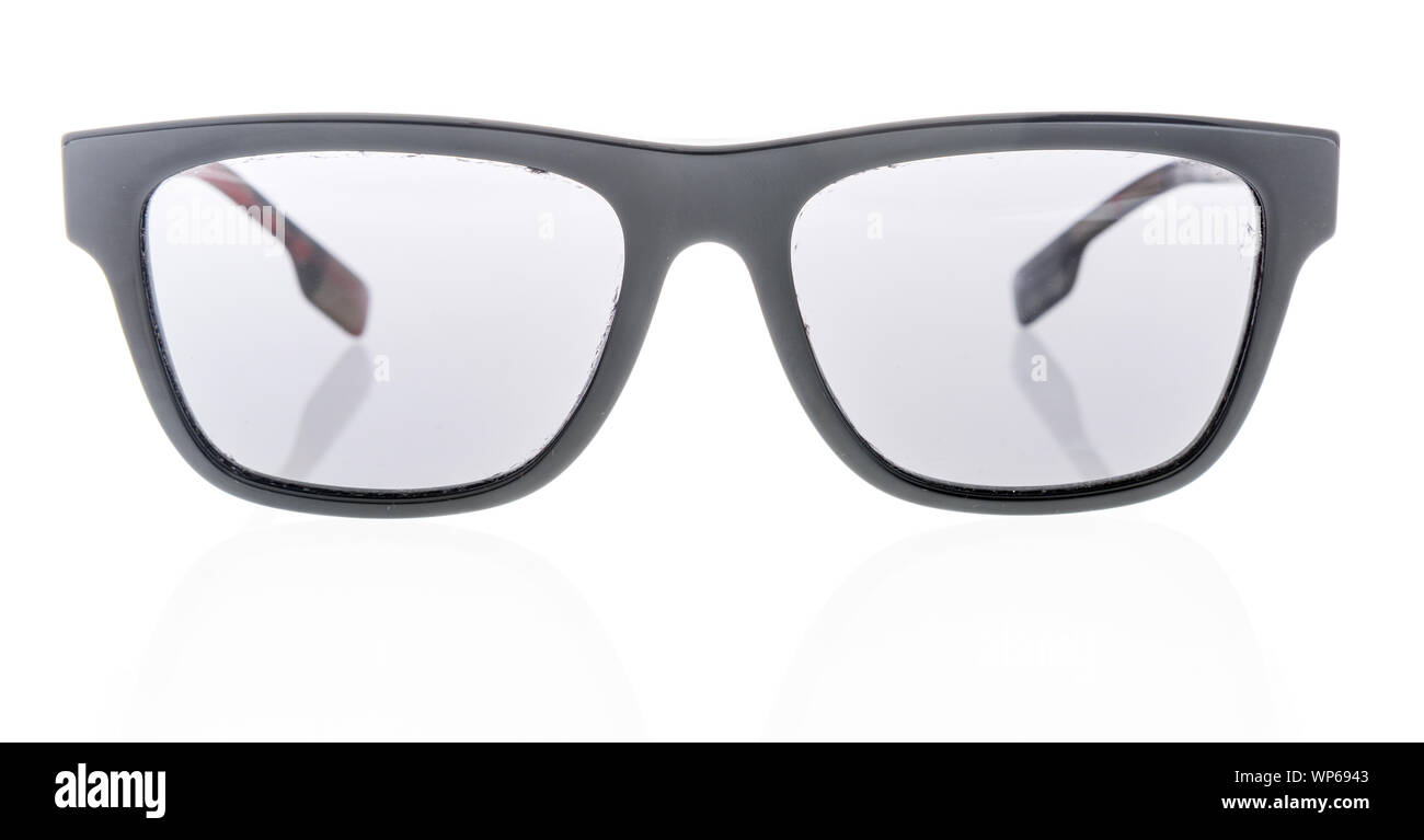 Wnneconne, WI - 4 Settembre 2019: una coppia di Burberry occhiali polarizzati isolato su un background. Foto Stock