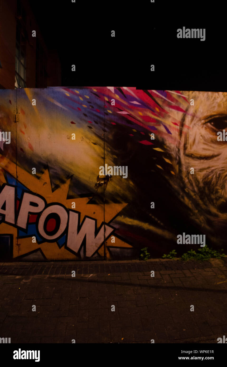 Graffiti intorno a Haven Street vicino a Camden Lock. Da Dale Grimshaw Foto Stock