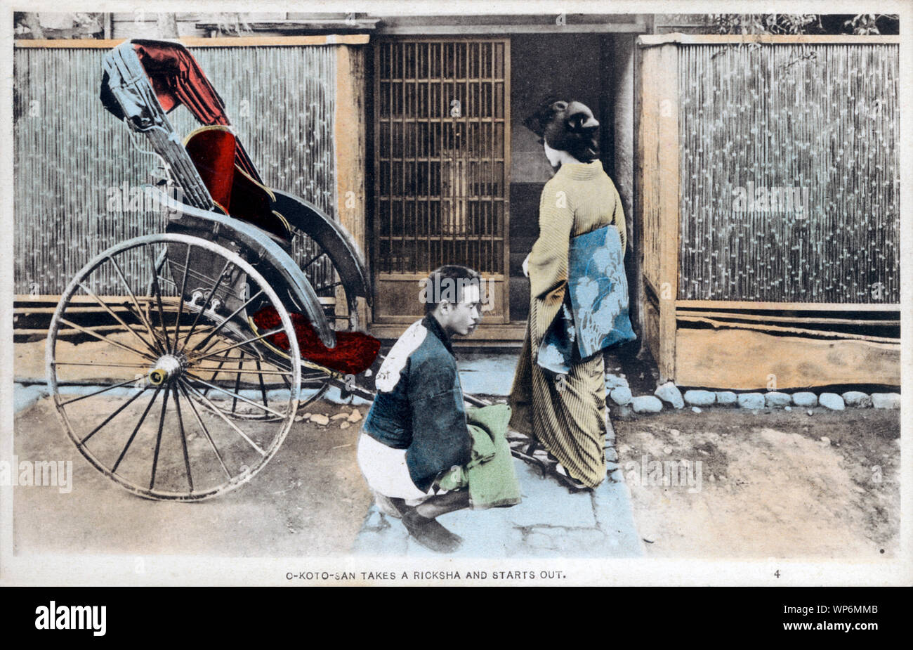 [ 1900 Giappone - Donna Giapponese a cavallo di un rickshaw ] - Un giorno nella vita di una giovane donna giapponese durante la Meiji e Taisho periodi nei primi anni del XX secolo: 4. O-Koto-SAN prende un RICKSHA E INIZIA. Xx secolo cartolina vintage. Foto Stock