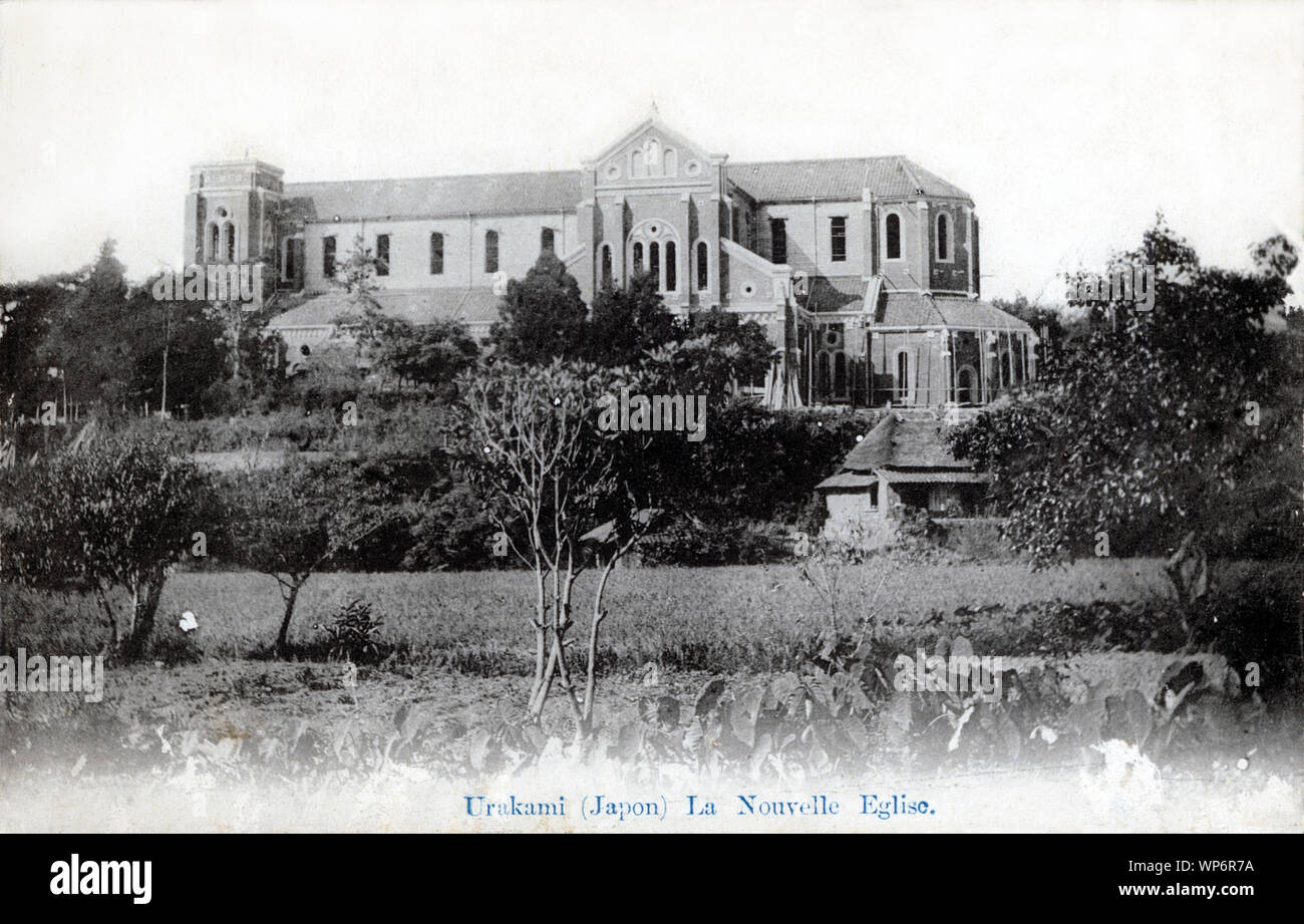 [ 1920s Giappone - Cattedrale di Urakami in Nagasaki ] - una molto rara immagine della cattedrale di Urakami (浦上天主堂) in costruzione in Urakami, di Nagasaki. La cattedrale fu completata nel 1925 (Taisho 14) dopo 30 anni di costruzione. Una volta che la più grande chiesa in Oriente, fu distrutto dalla bomba atomica e ricostruito nel 1959 Showa (34). La cattedrale il nome ufficiale è Cattedrale dell Immacolata Concezione (無原罪の聖母司教座聖堂). Xx secolo cartolina vintage. Foto Stock