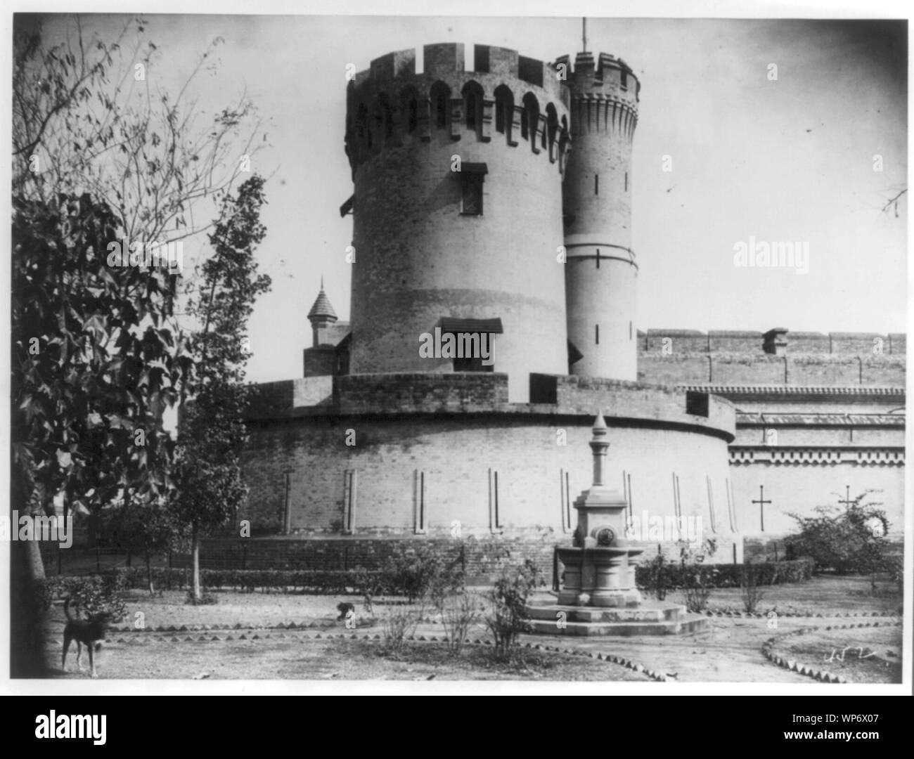 Lahore - torretta fortificazioni della stazione ferroviaria Foto Stock