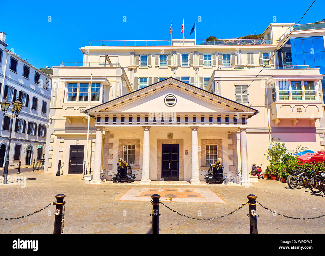 Convento posto, colloquialmente nota a Gibilterra come numero 6, il quartier generale di Sua Maestà il governo di Gibilterra, Regno Unito. Foto Stock