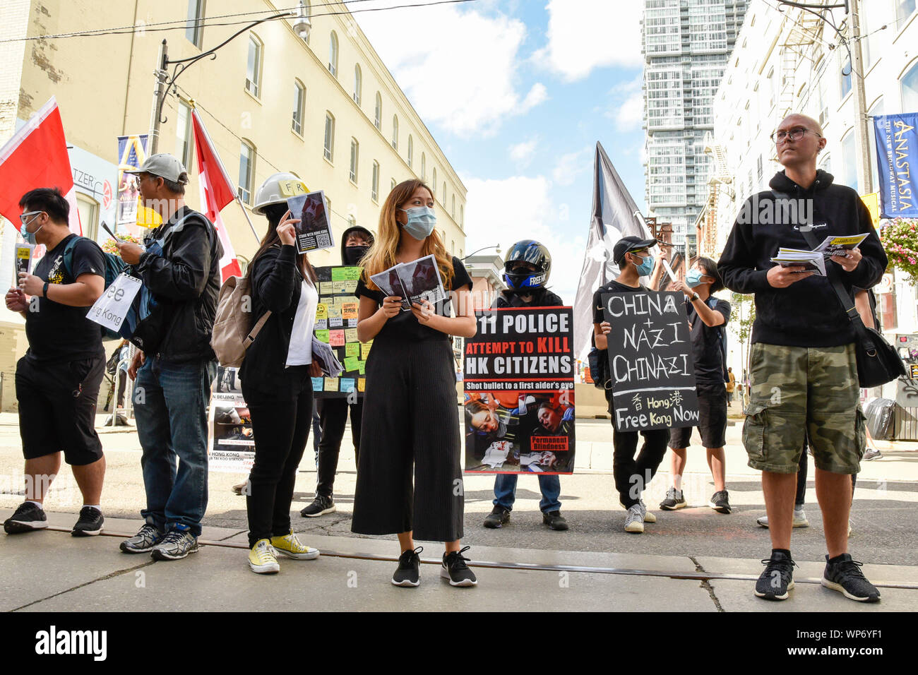 7 settembre 2019 - Toronto, Canada - "Libera Hong Kong" Anti-Extradition Bill manifestanti abito in tutto nero simile a i manifestanti di Hong Kong rally su King Street durante il 2019 Toronto International Film Festival. Dominic Chan/EXimages Foto Stock