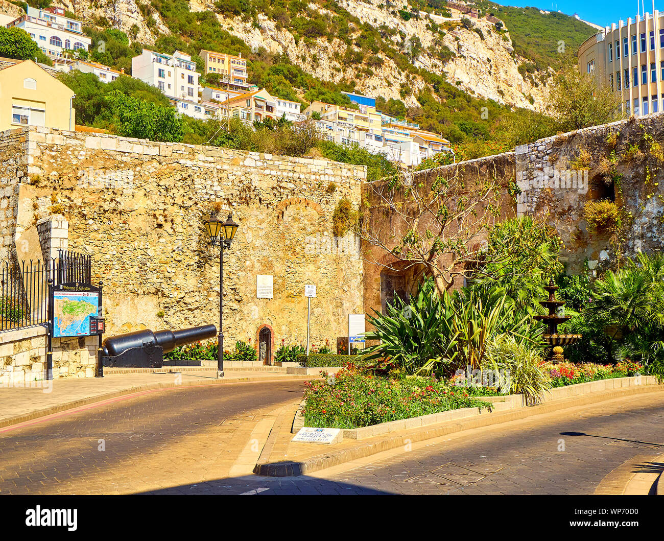 Gibilterra, Regno Unito - 29 giugno 2019. Carlo V la parete, guardando a sud, una parte dell'antica fortificazione di Gibilterra. British territorio d oltremare. Regno Unito. Foto Stock