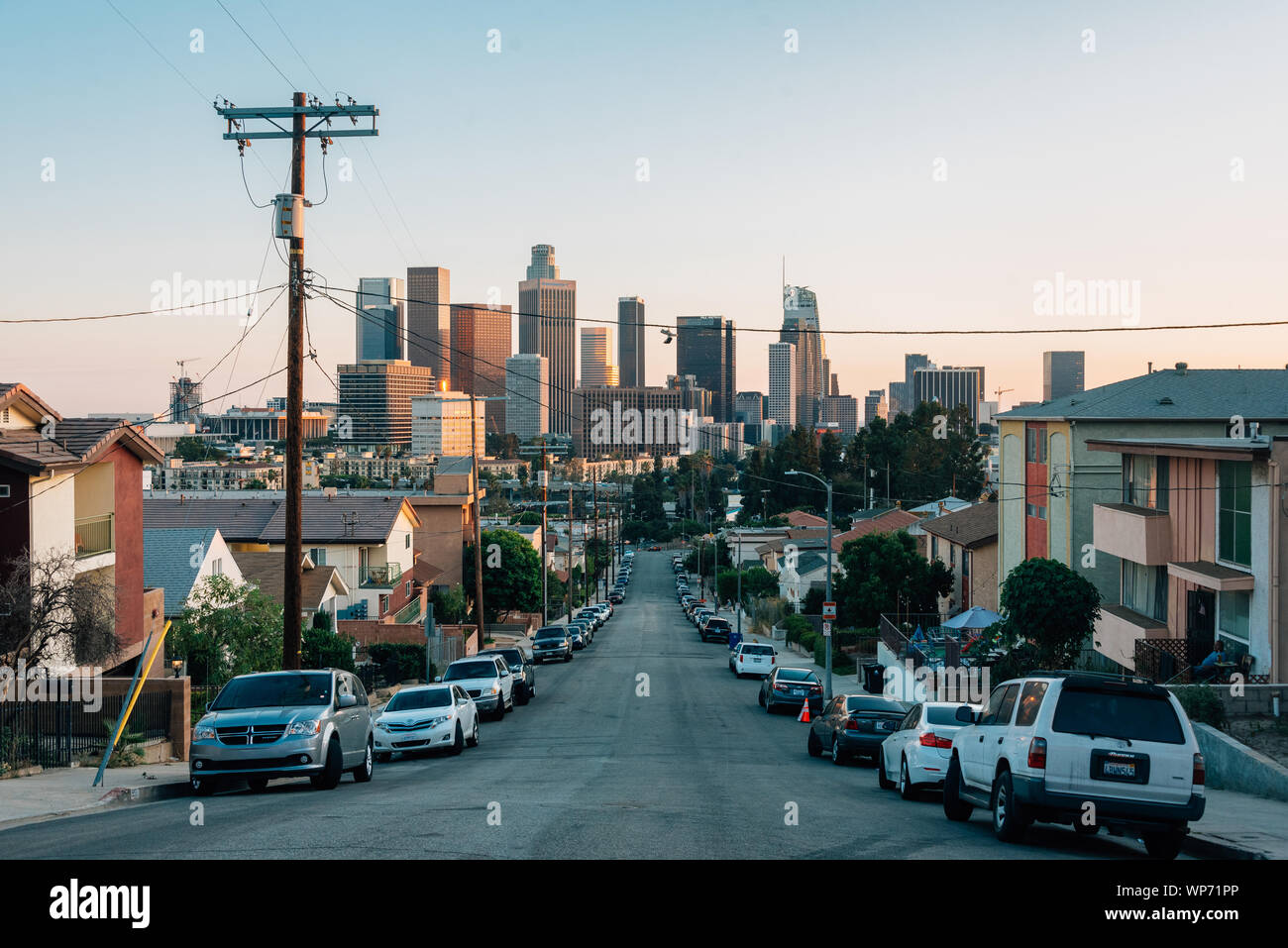 Beaudry Street e il centro cittadino di Los Angeles skyline al tramonto, Los Angeles, California Foto Stock