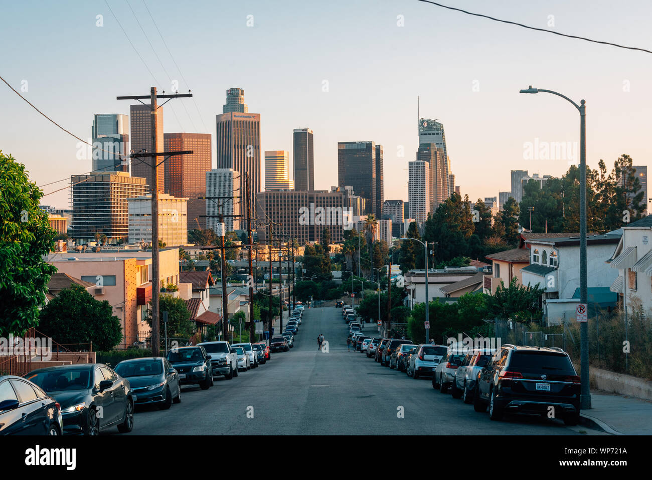 Beaudry Street e il centro cittadino di Los Angeles skyline al tramonto, Los Angeles, California Foto Stock