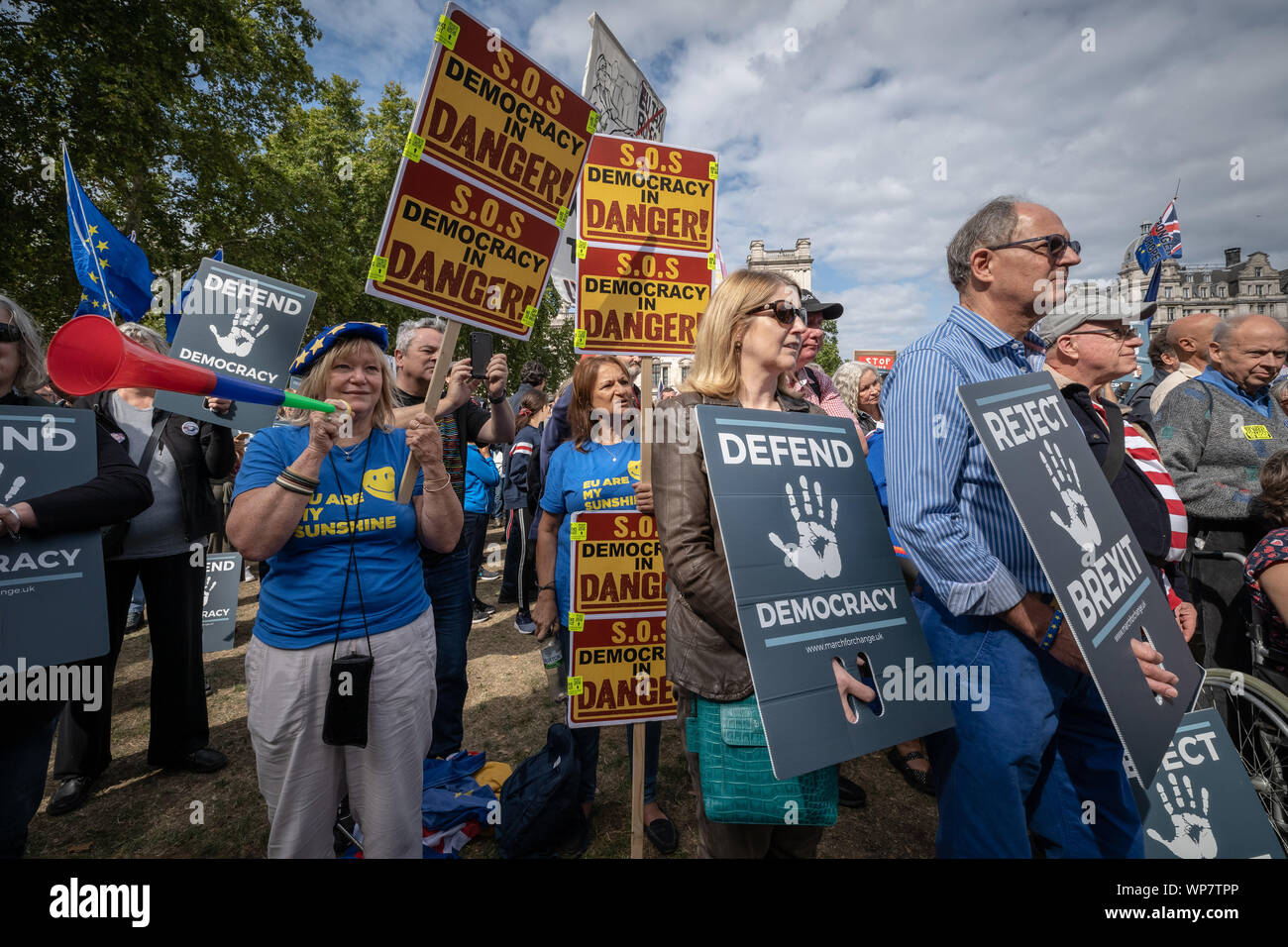 Londra, Regno Unito. Il 7 settembre, 2019. Sostenitori Anti-Brexit tenere premuto 'STOP Brexit' rally in piazza del Parlamento. Credito: Guy Corbishley/Alamy Live News Foto Stock