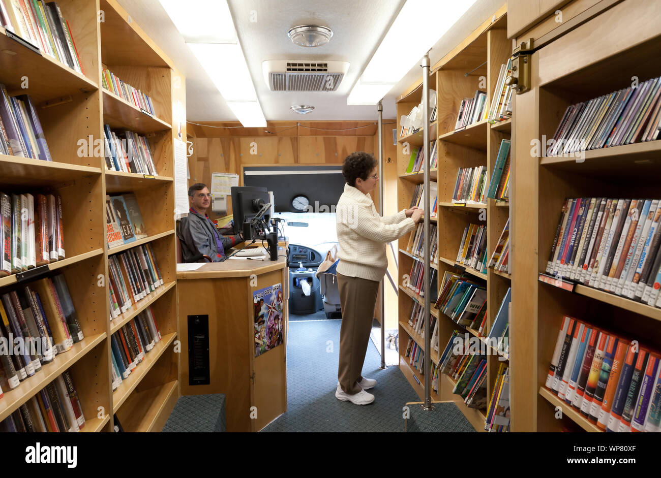 Libreria dell'andare e leggere Rover, parte della biblioteca mobile serivice per la biblioteca pubblica sistema nella contea di Baltimore, Maryland Foto Stock