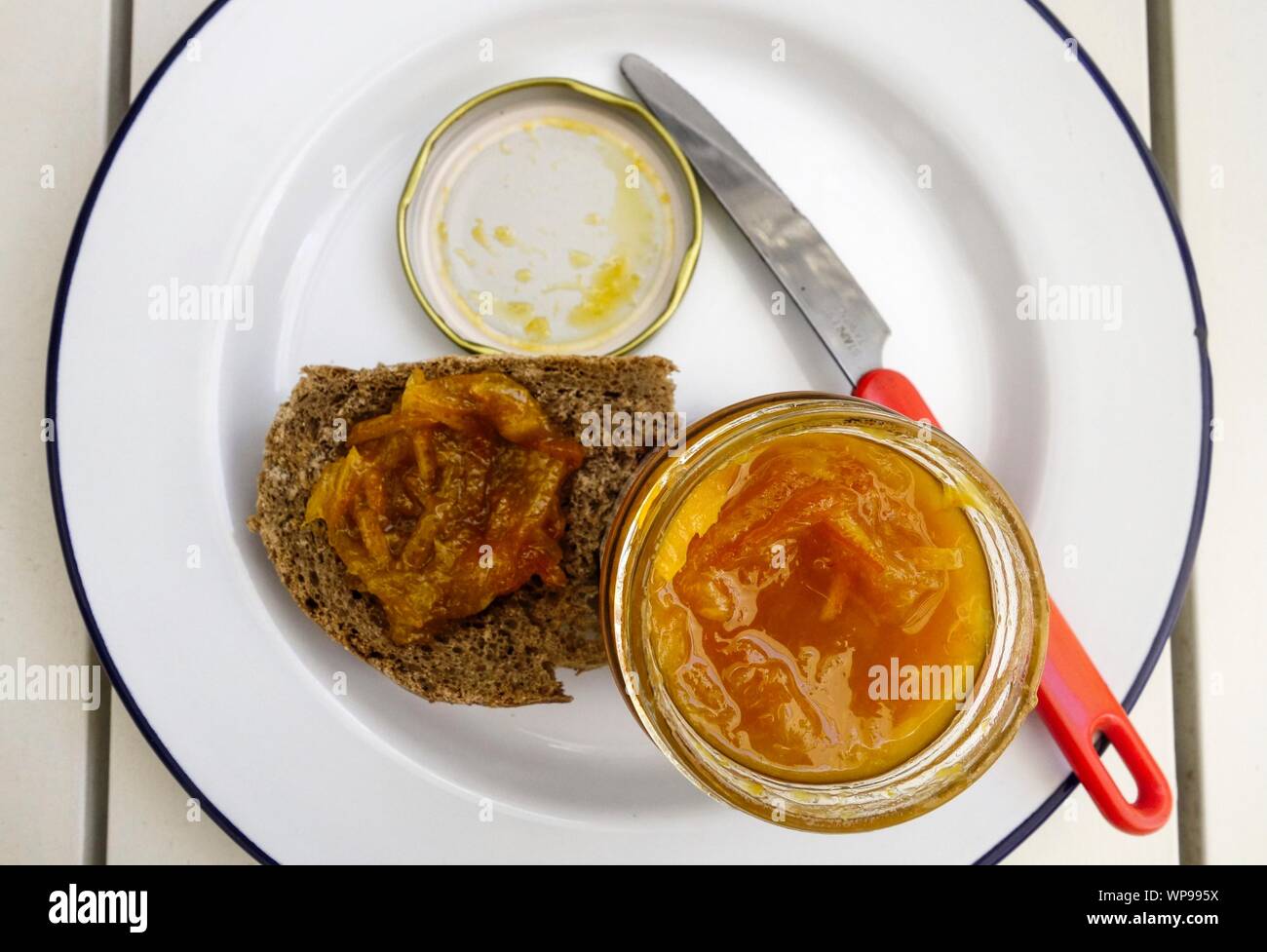 Vaso in casa di marmellata di arance con lo Scotch Whisky, Creta, Grecia Foto Stock
