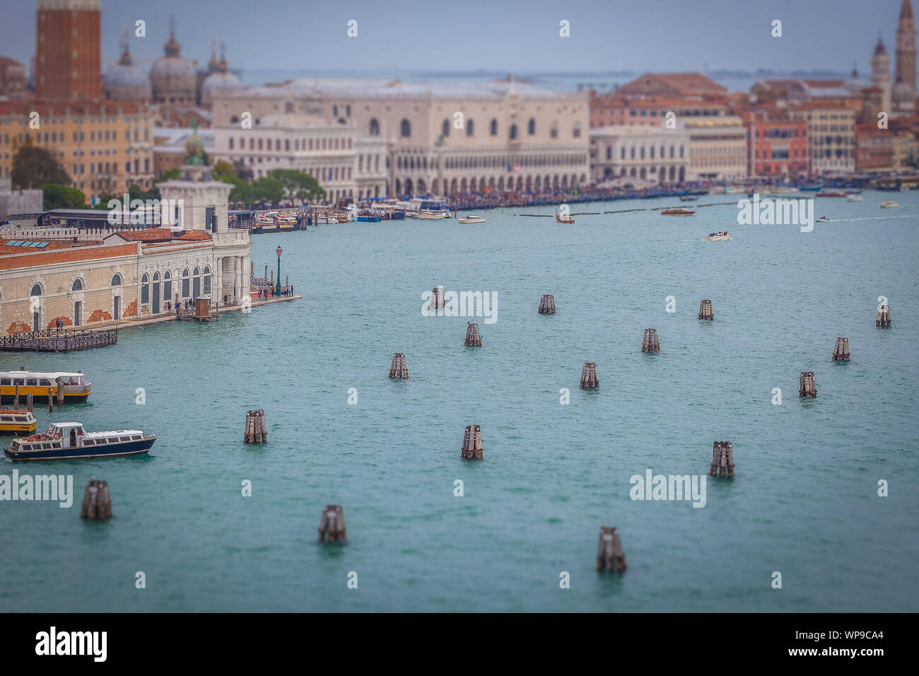 Tilt Shift Effetto del Canale della Giudecca, Venezia, Italia Foto Stock