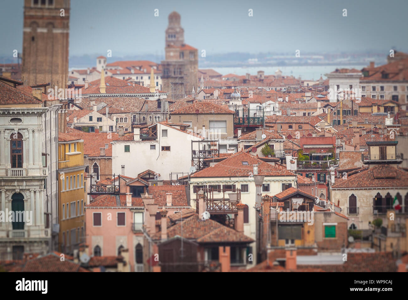 Tilt Shift Effetto di Venezia ospita tetti, Italia Foto Stock