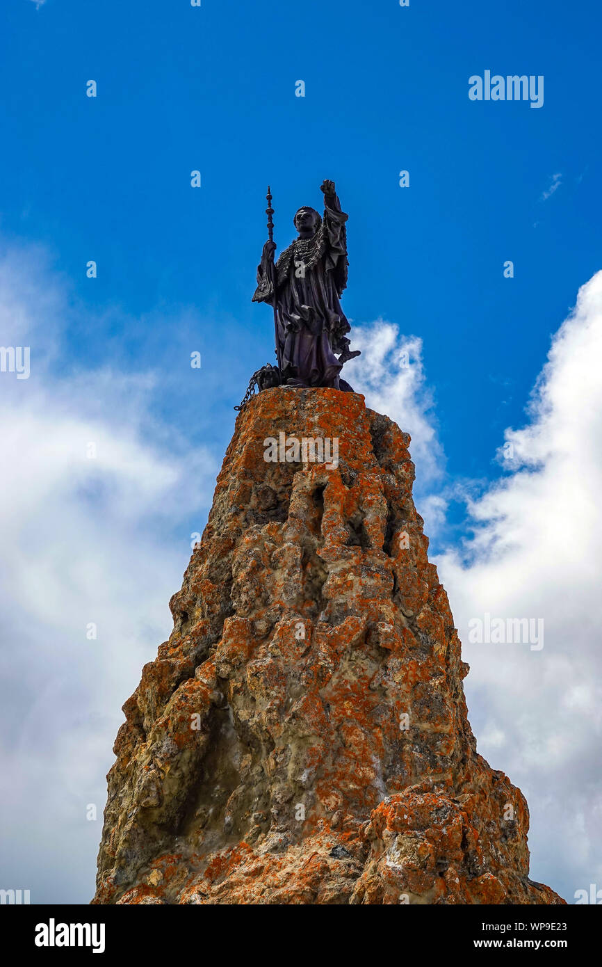 Statua di Saint Bernard de Menthon, Primavera sul Col de Petite Saint Bernard, tra Francia e Italia Foto Stock