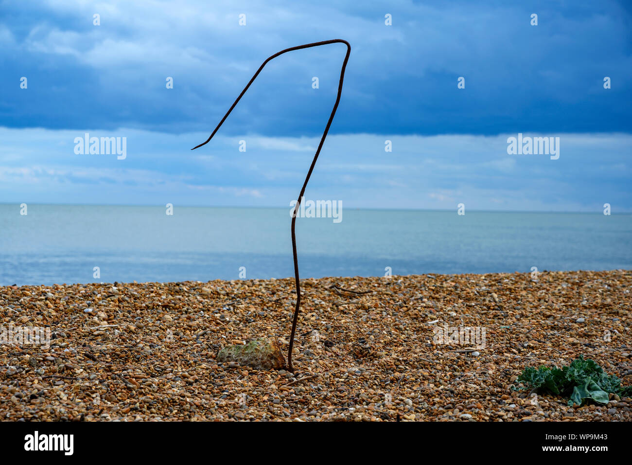 Erosi frangiflutti in cemento, Bawdsey traghetto, Suffolk, Regno Unito. Foto Stock