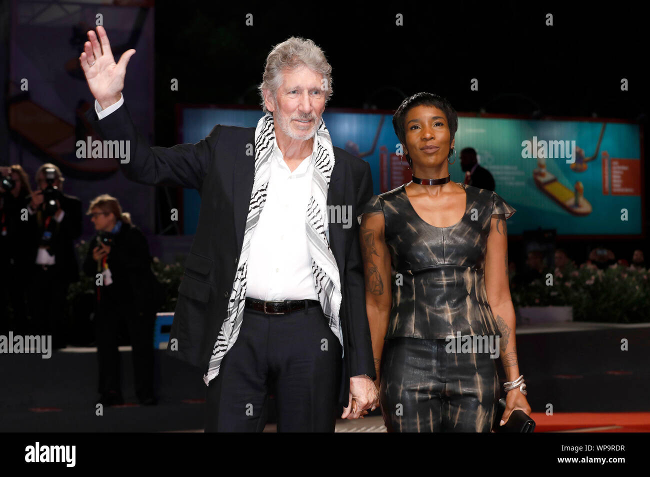 Venezia, Italia. 06 Sep, 2019. Roger Waters e gli ospiti che frequentano il 'Roger Waters noi loro' premiere durante il 76° Festival del Cinema di Venezia al Palazzo del Cinema il 6 settembre 2019 a Venezia, Italia. Credito: Geisler-Fotopress GmbH/Alamy Live News Foto Stock