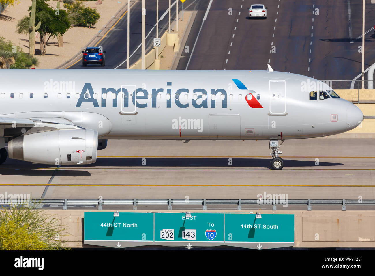 Phoenix, Arizona - Aprile 8, 2019: American Airlines Airbus A321 in aereo dall'aeroporto di Phoenix (PHX) negli Stati Uniti. Foto Stock