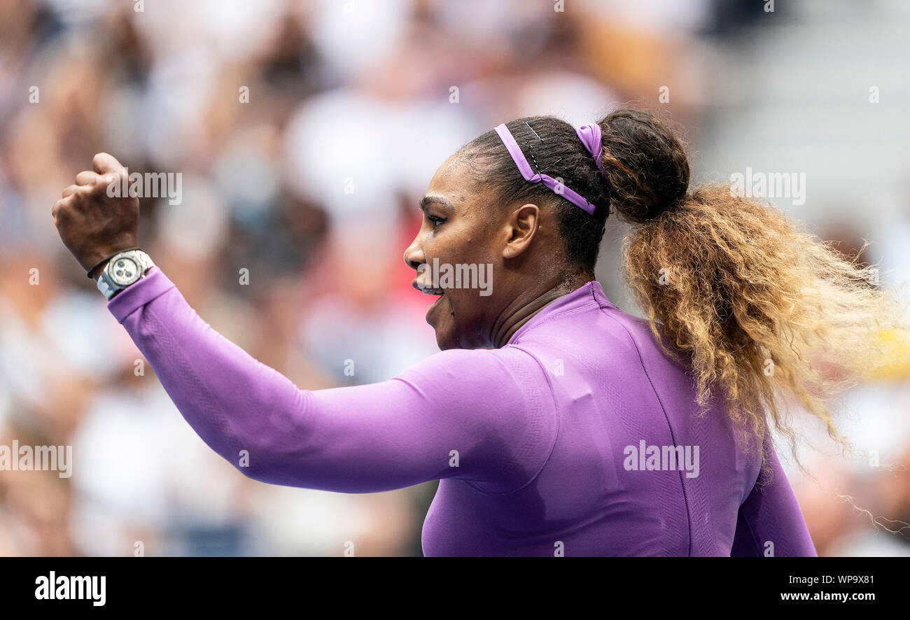 Serena Williams (USA) in azione durante womens partita finale a US Open Championships contro Bianca Andreescu (Canada) a Billie Jean King National Tennis Center (foto di Lev Radin/Pacific Stampa) Foto Stock