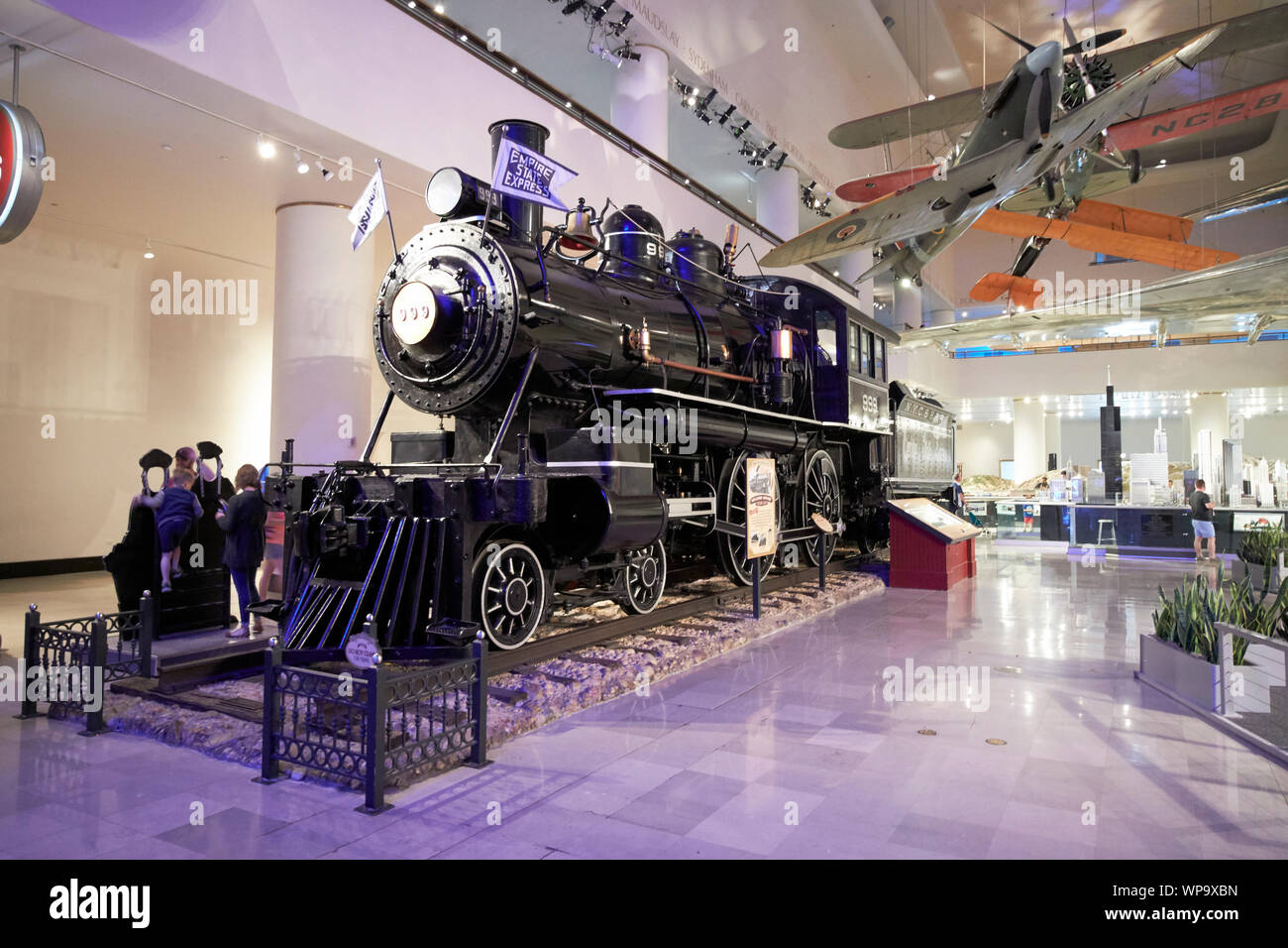 Empire State express locomotiva a vapore sul display nel trasporto galleria del museo della scienza e dell'industria di Chicago, Illinois, Stati Uniti d'America Foto Stock
