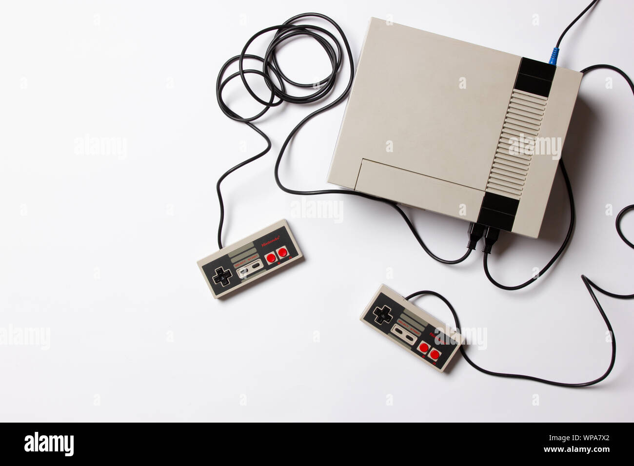 Un beautfiul studio shot dell'originale "NES' Nintendo Entertainment System TV console di gioco Foto Stock