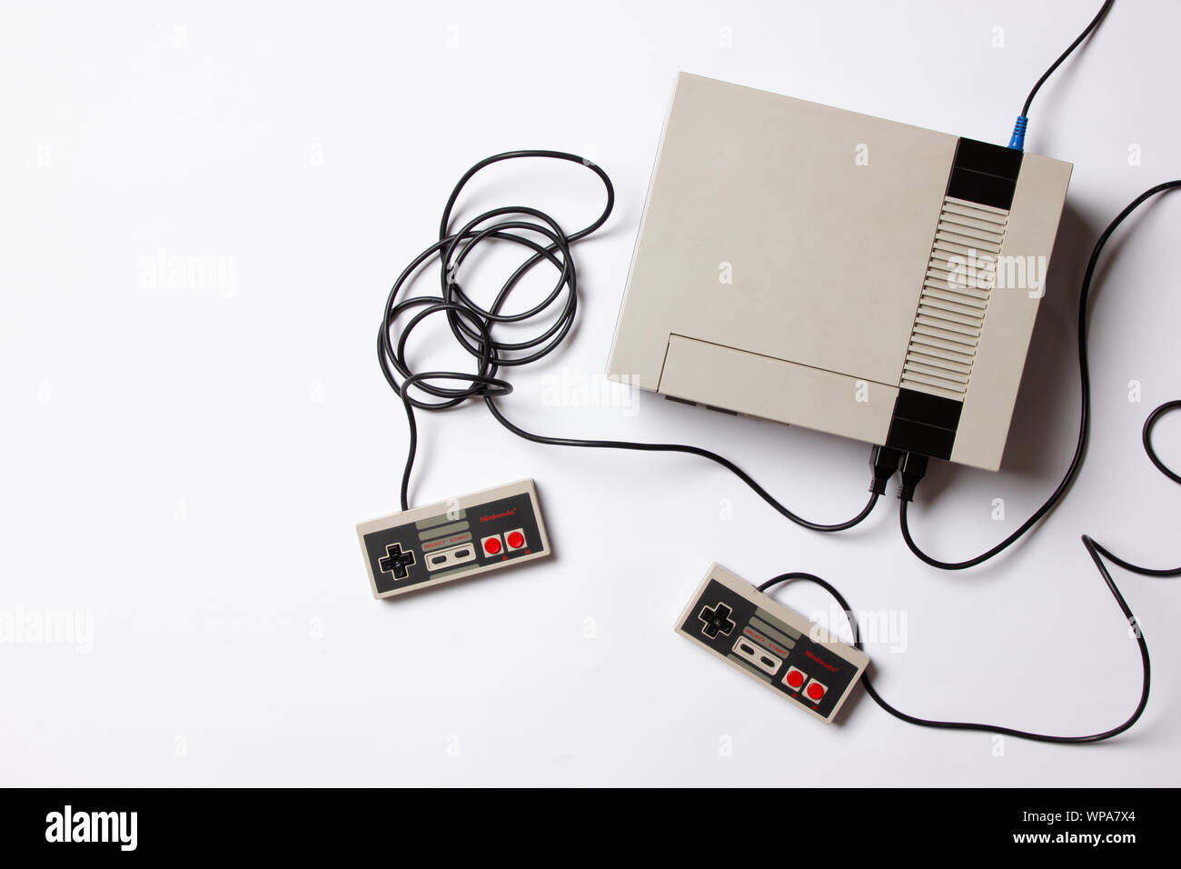 Un beautfiul studio shot dell'originale "NES' Nintendo Entertainment System TV console di gioco Foto Stock