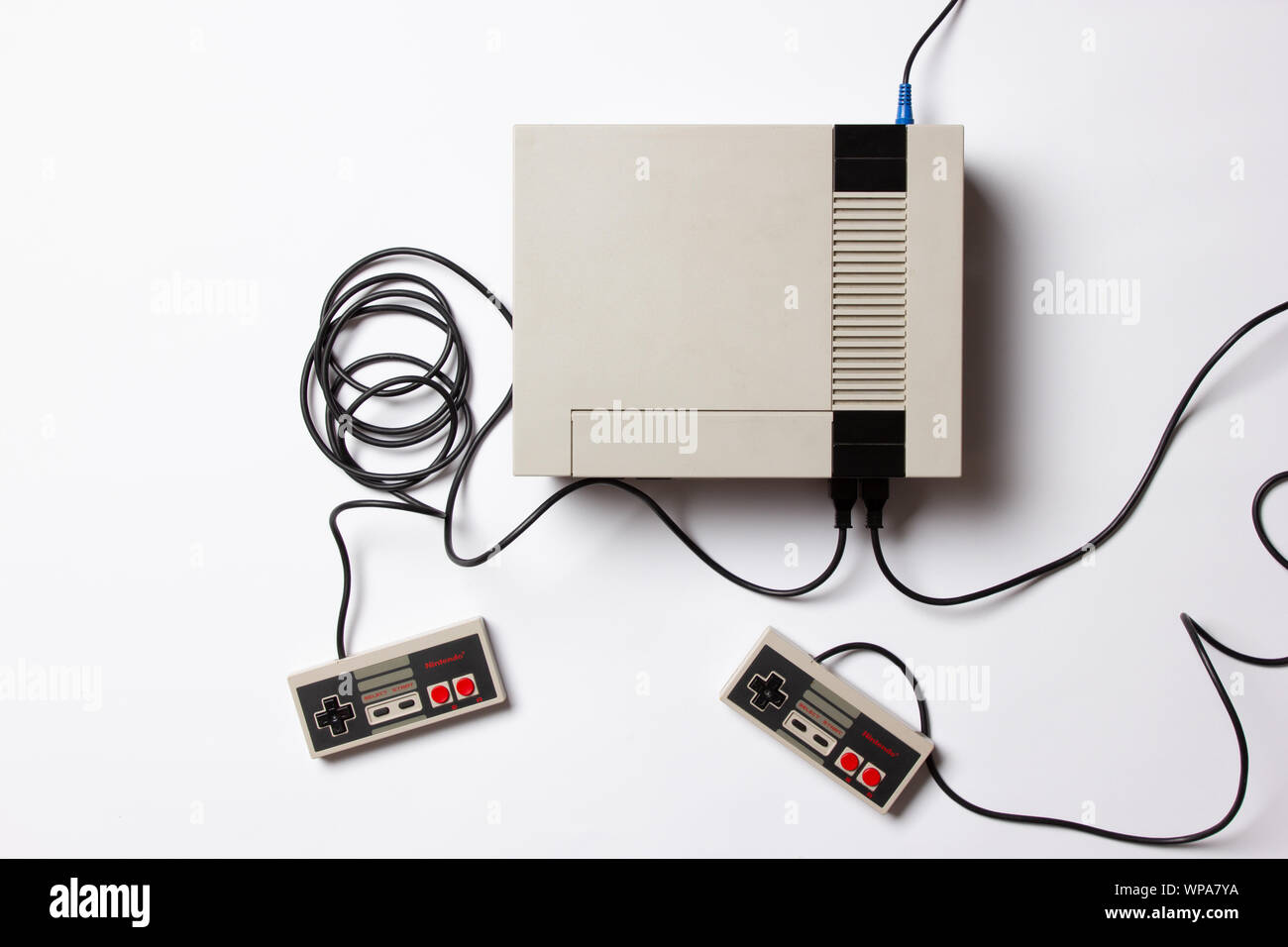 Un beautfiul studio shot dell'originale "NES' Nintendo Entertainment System TV console di gioco Foto Stock