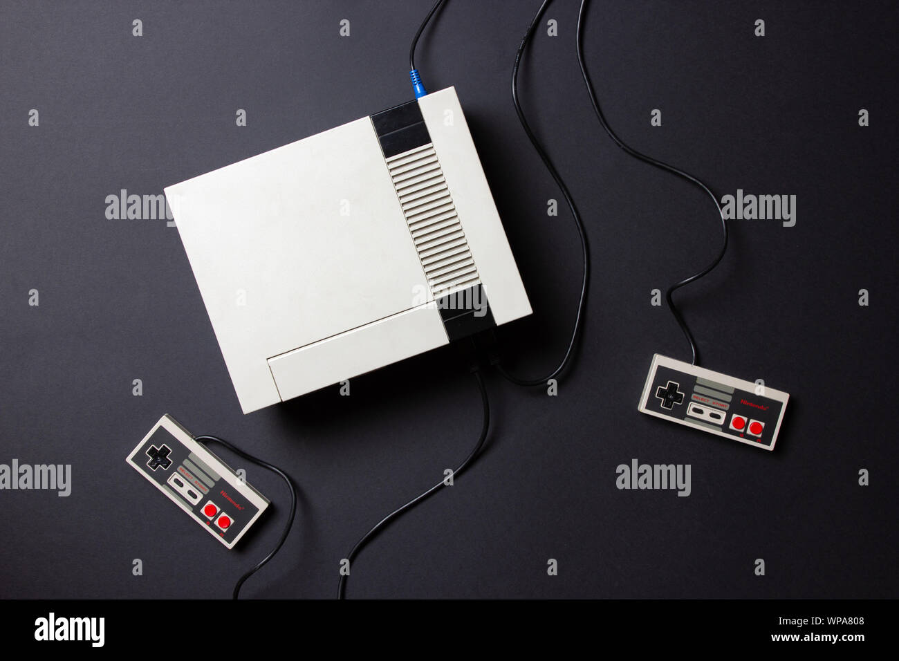 Un beautfiul studio shot dell'originale "NES' Nintendo Entertainment System TV console di gioco Foto Stock