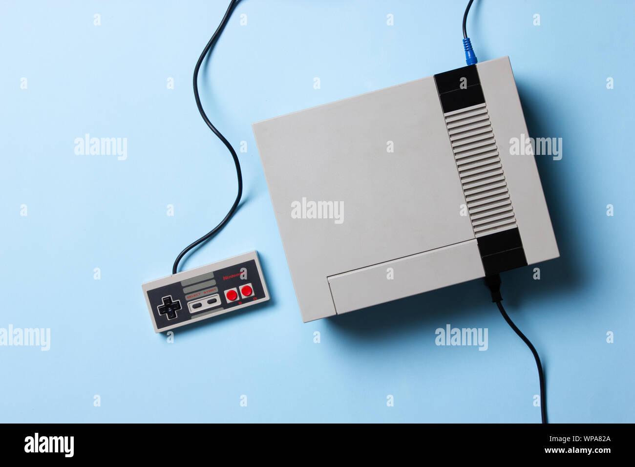 Un beautfiul studio shot dell'originale "NES' Nintendo Entertainment System TV console di gioco Foto Stock