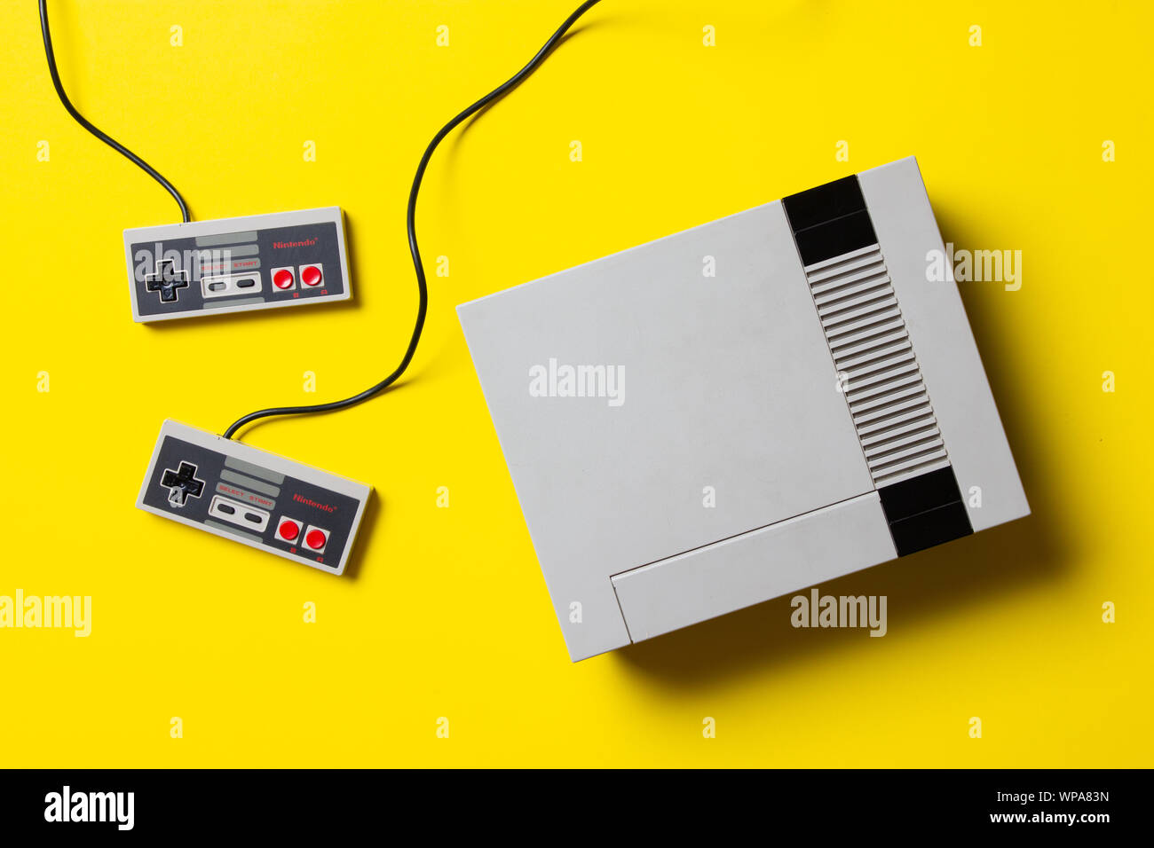 Un beautfiul studio shot dell'originale "NES' Nintendo Entertainment System TV console di gioco Foto Stock