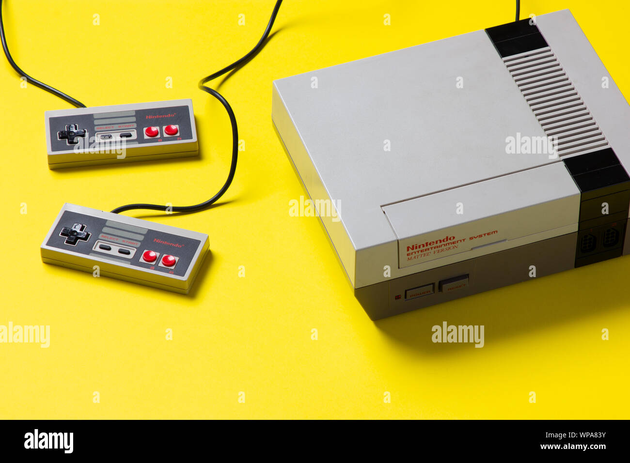 Un beautfiul studio shot dell'originale "NES' Nintendo Entertainment System TV console di gioco Foto Stock