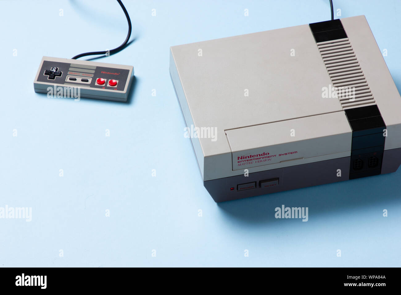 Un beautfiul studio shot dell'originale "NES' Nintendo Entertainment System TV console di gioco Foto Stock