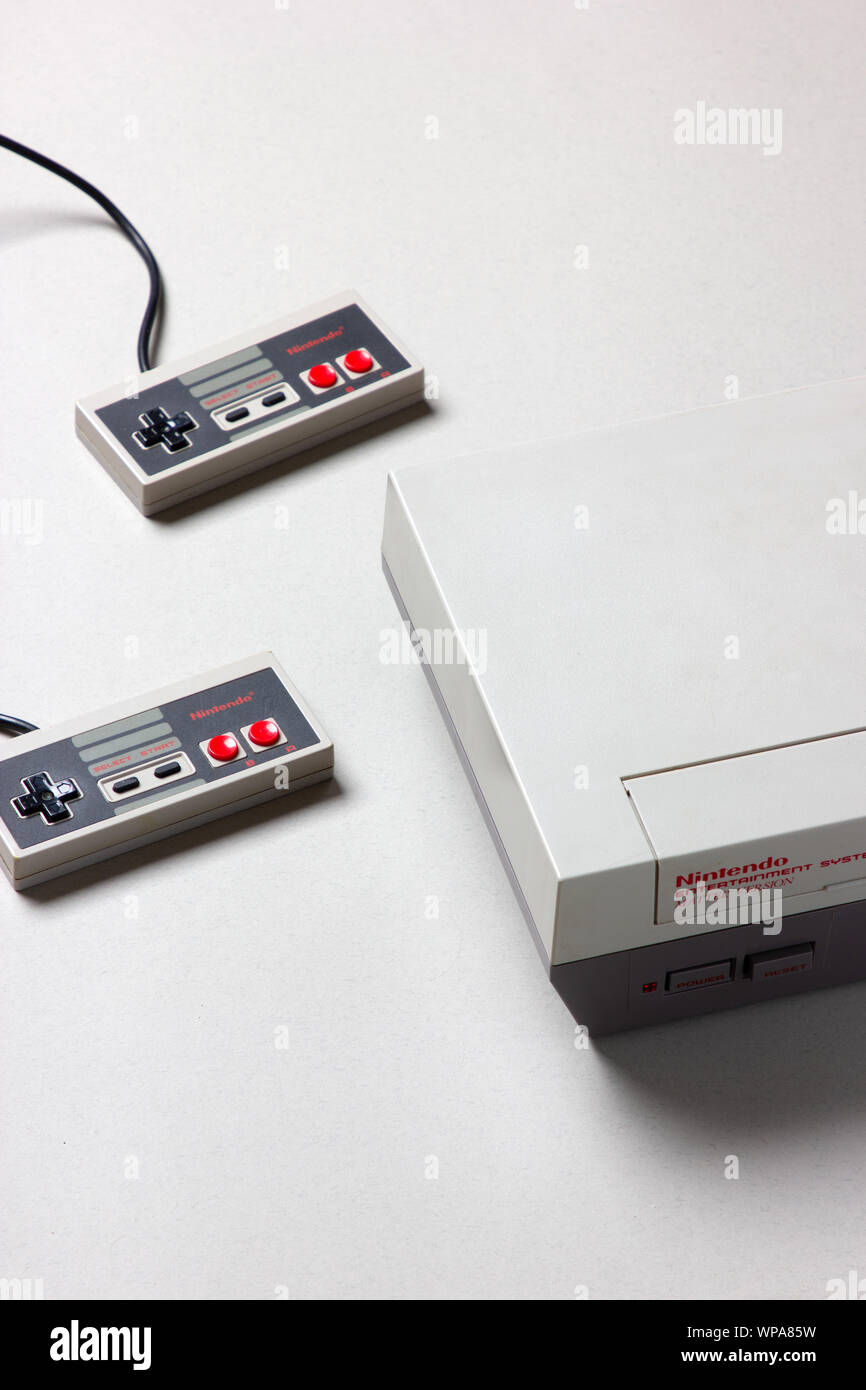 Un beautfiul studio shot dell'originale "NES' Nintendo Entertainment System TV console di gioco Foto Stock