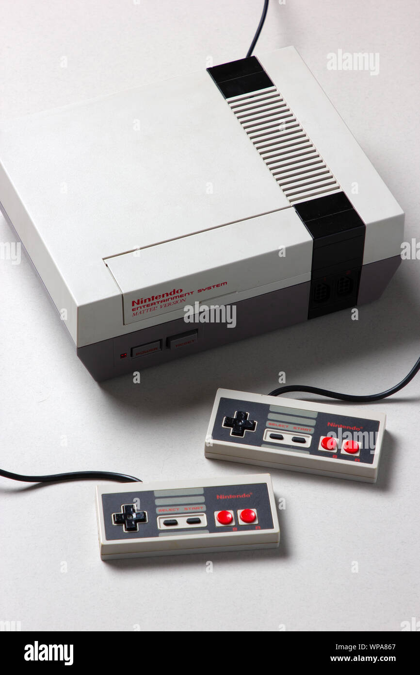 Un beautfiul studio shot dell'originale "NES' Nintendo Entertainment System TV console di gioco Foto Stock