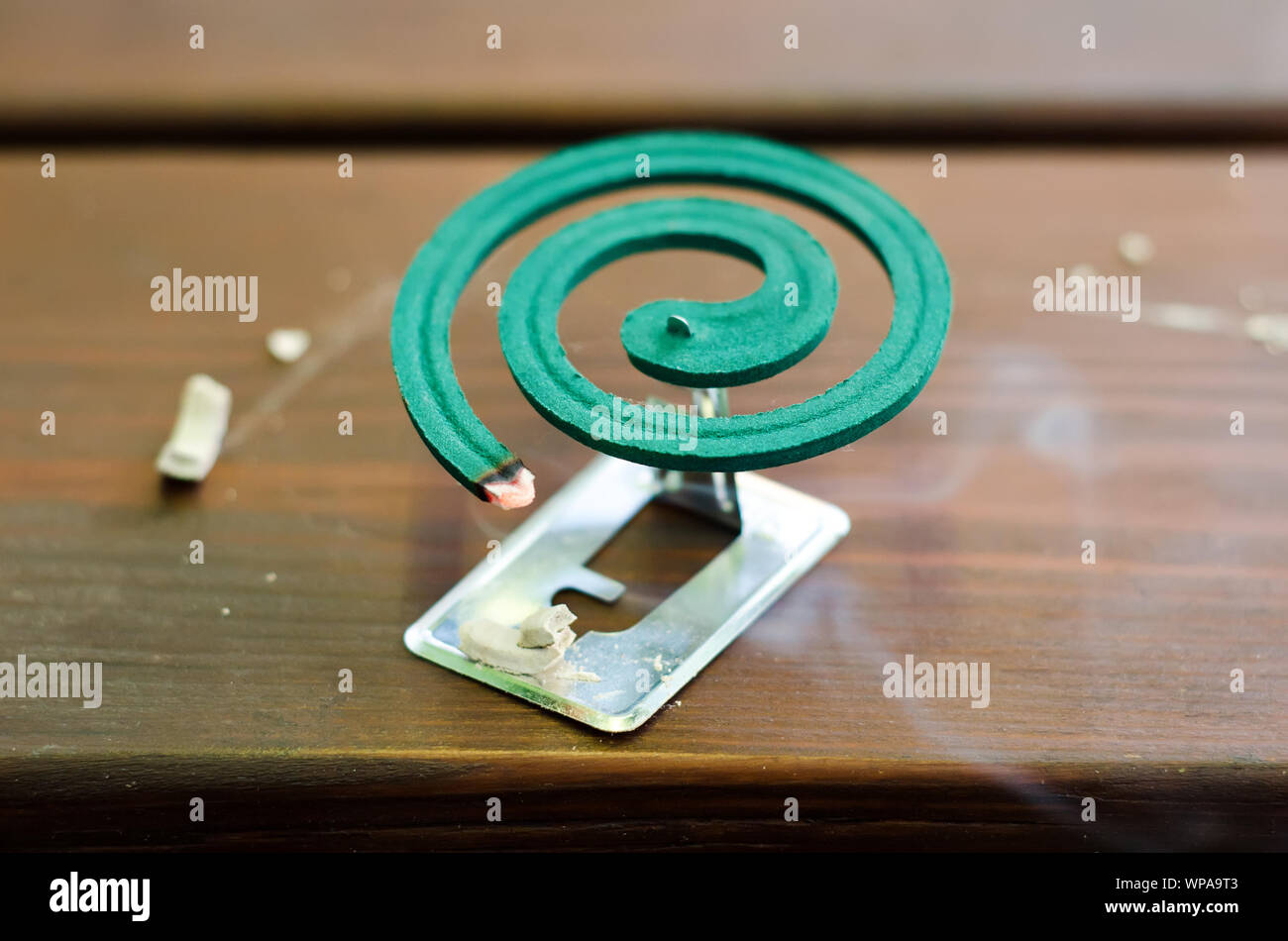 Un repellente per le zanzare della spirale di masterizzazione Foto Stock